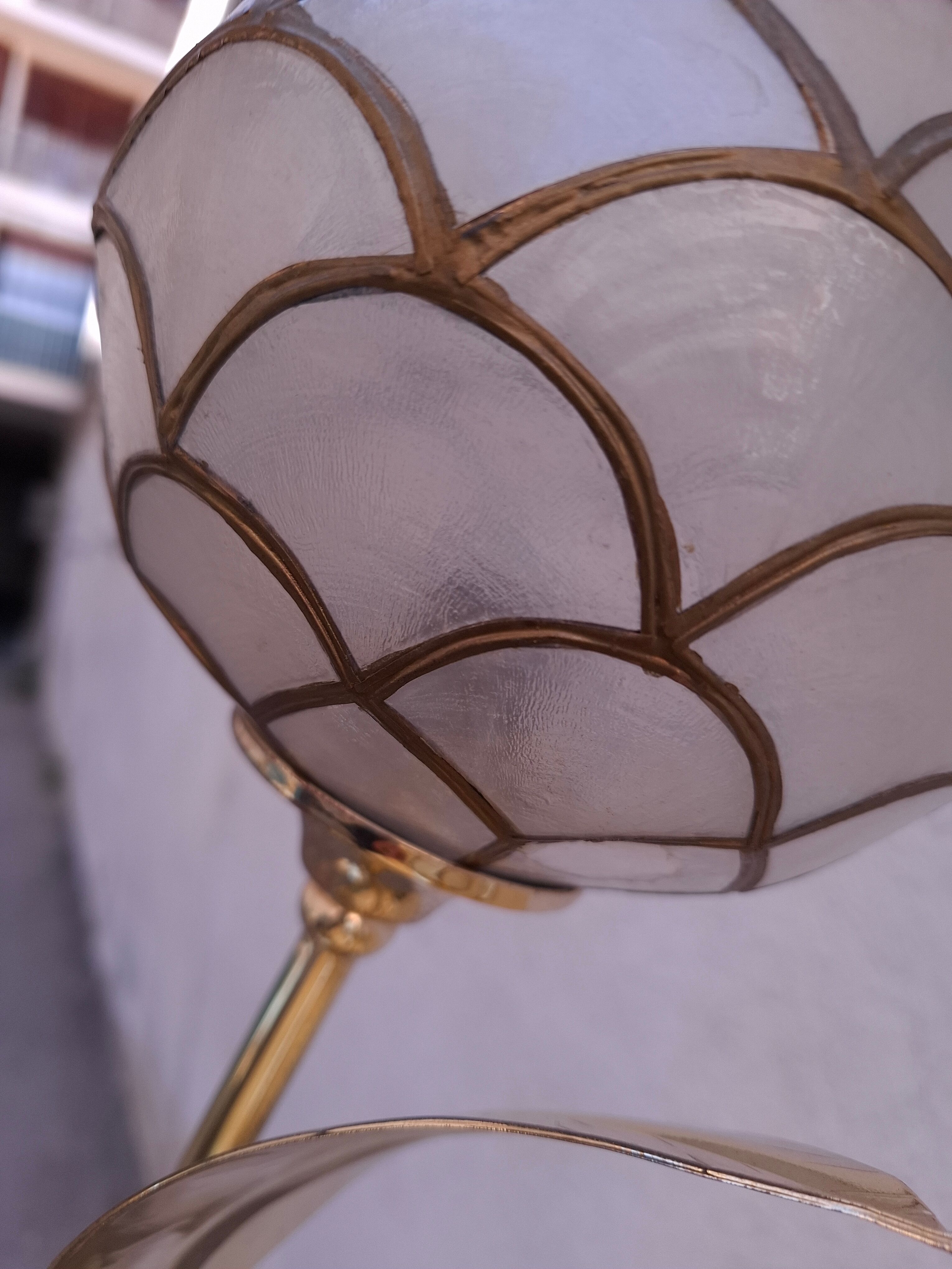 Floral floor lamp in pearlescent Capiz, 1970s.