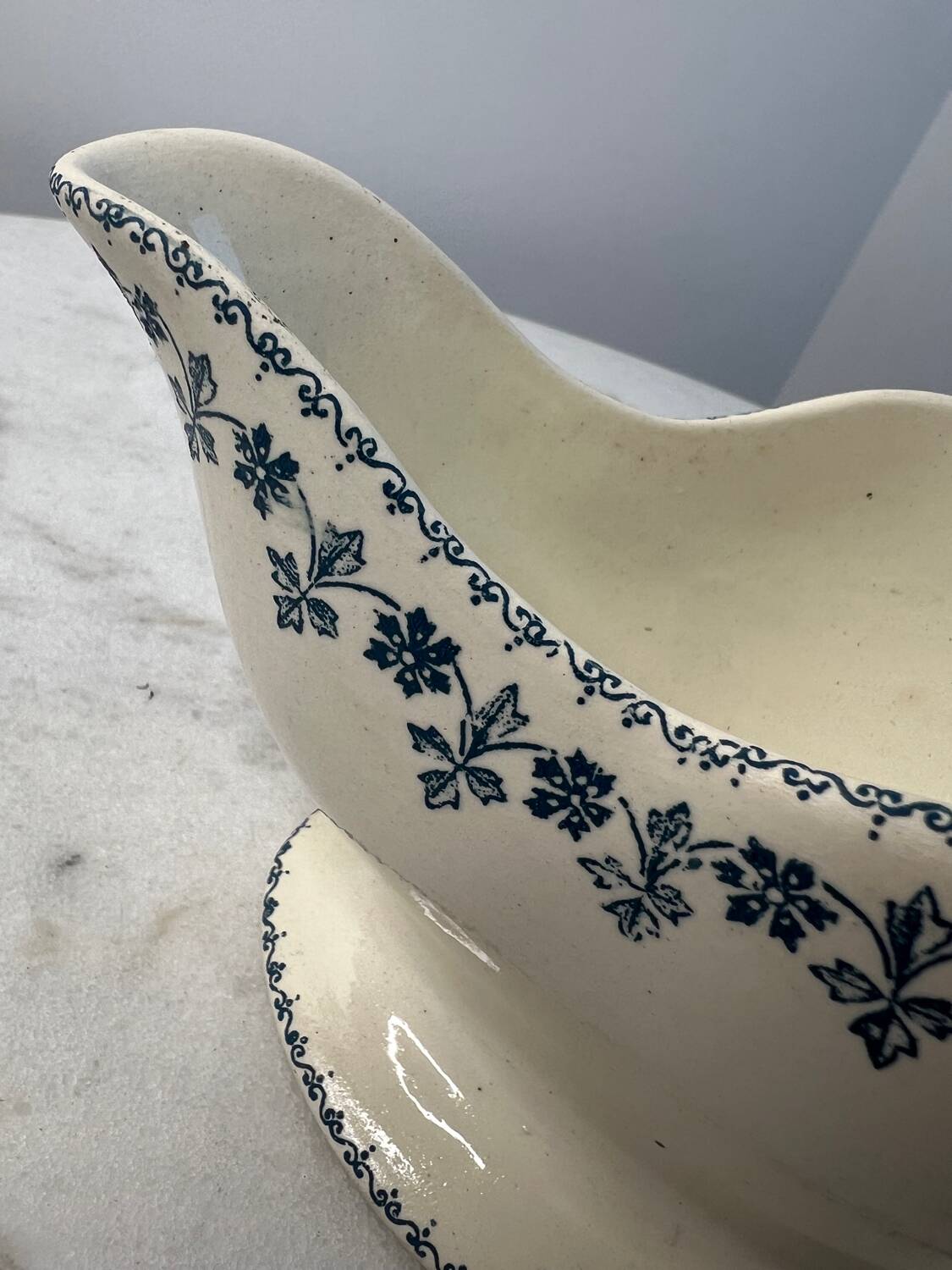 Terre de Fer floral sauceboat with Barbeaux