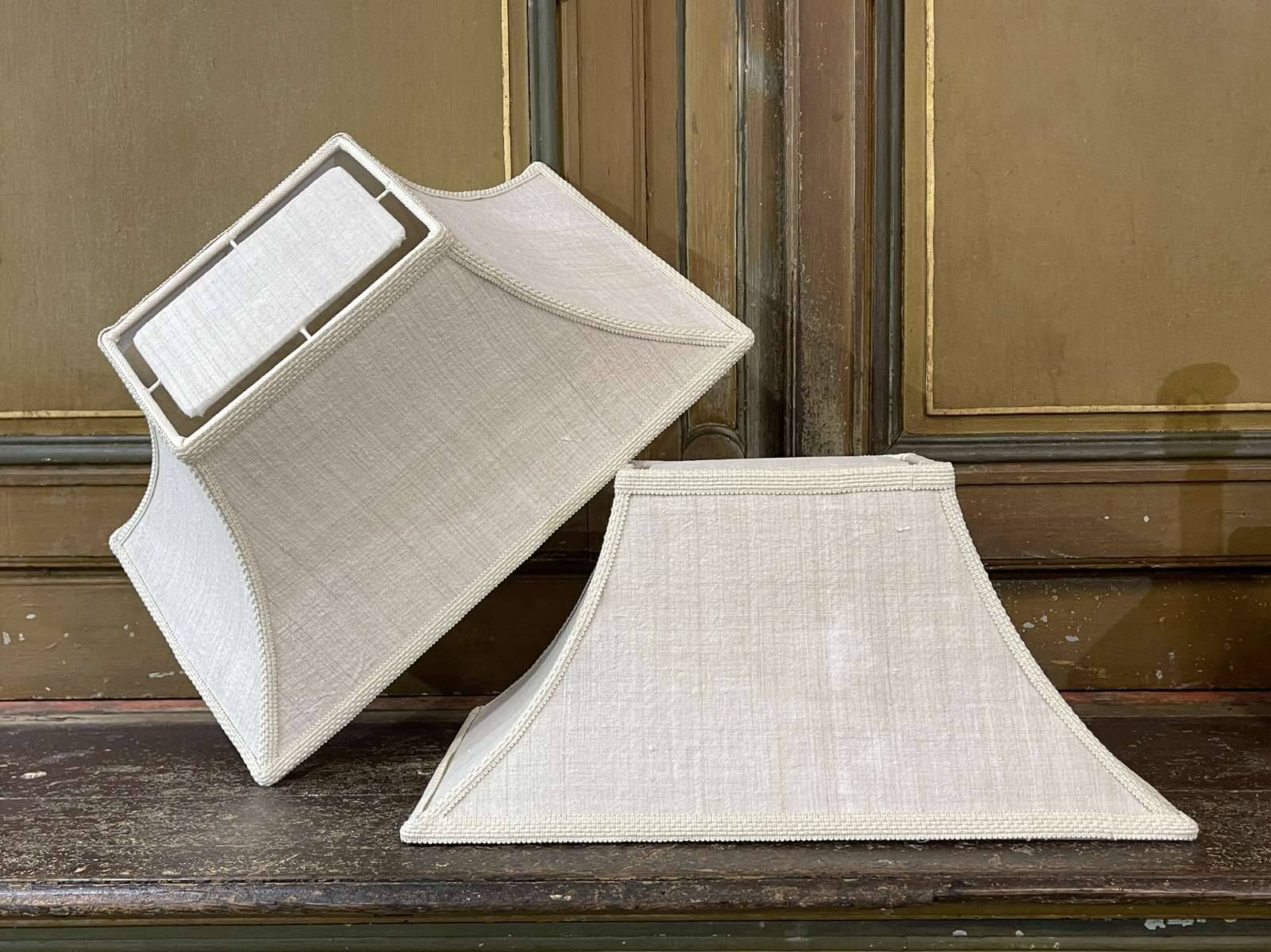 Pair of Italian lamps in travertine by Fratelli Mannelli