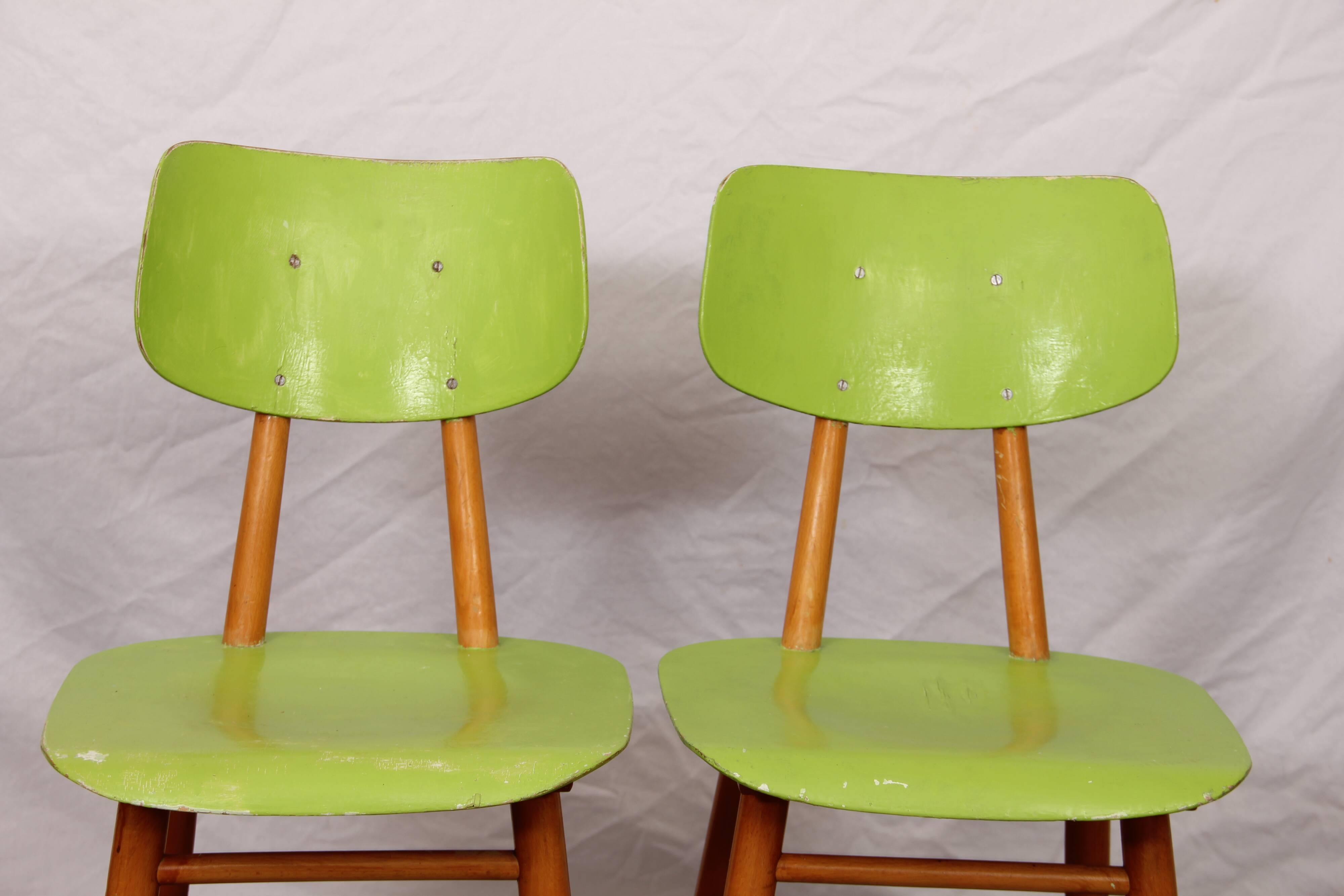 Paire de chaises vertes pour Ton, 1960