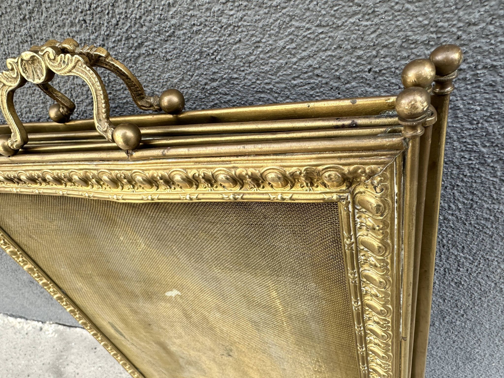Antique brass fireplace screen from the 19th century by Bouhon Frères.