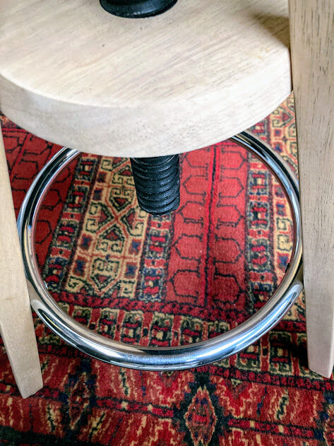 High screw tabout with a metal foot rest