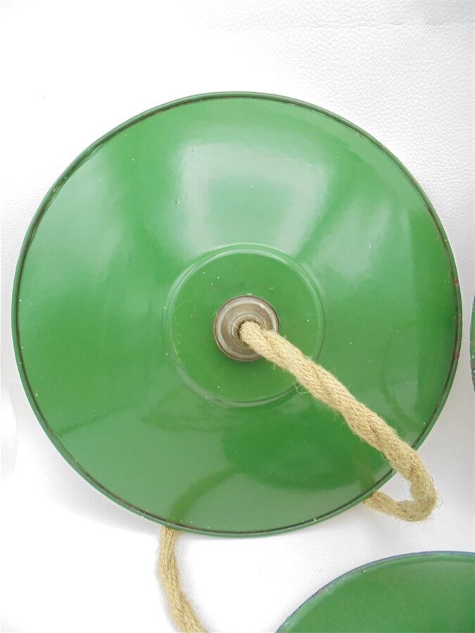 Trio of enamelled sheet metal suspensions