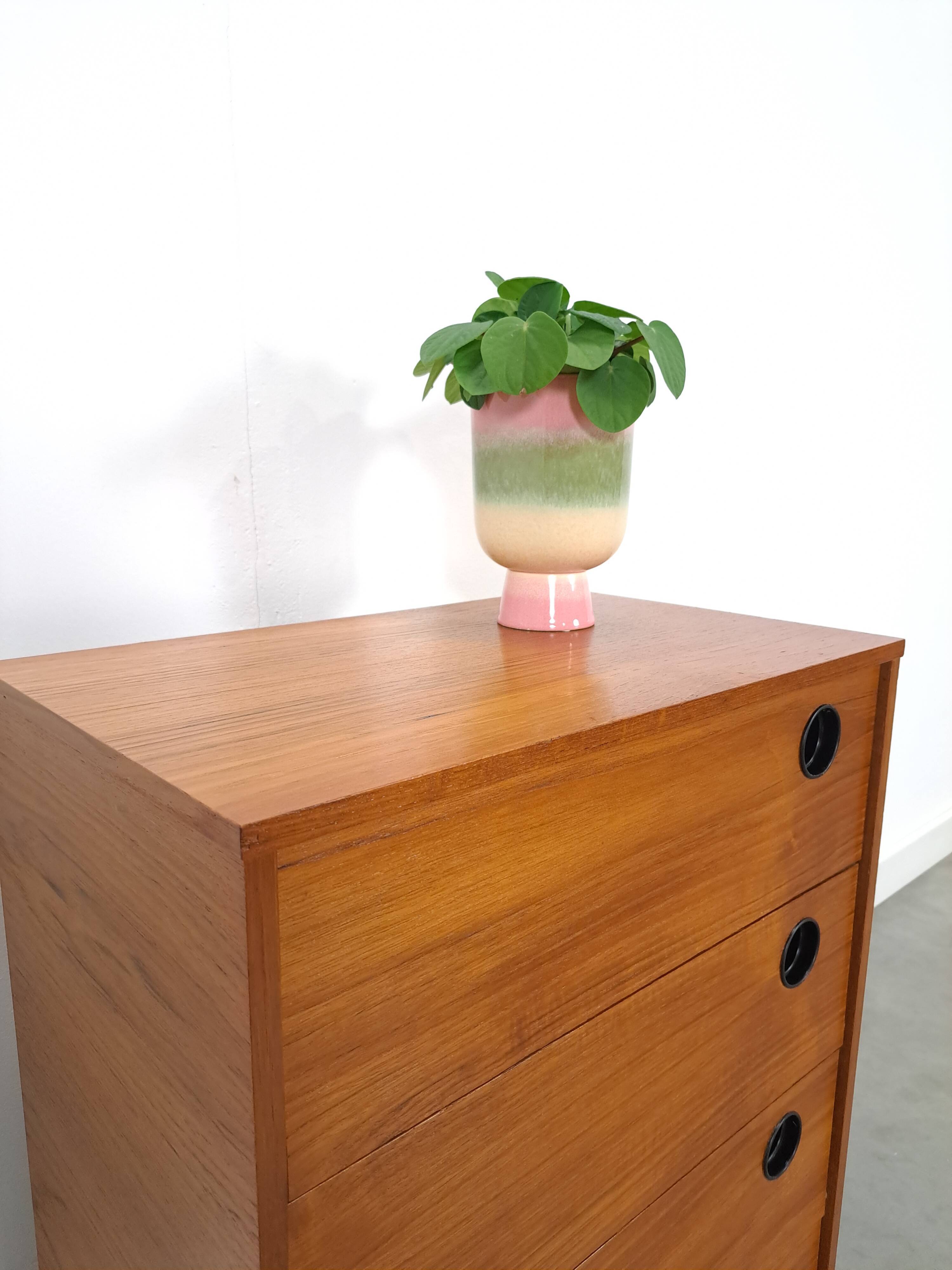 Schoenenkast met zwarte ronde grepen, nr. 2