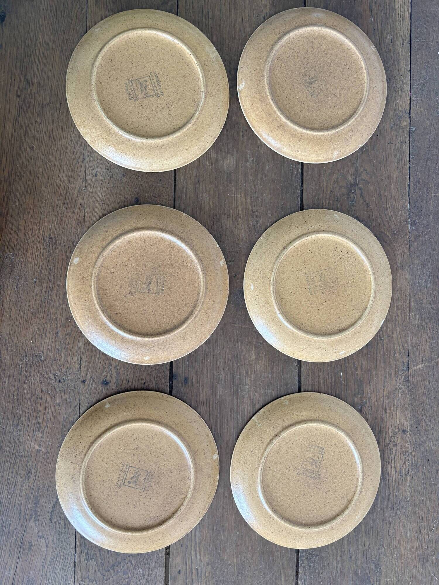 Service of 15 vintage Longchamp plates in stoneware.