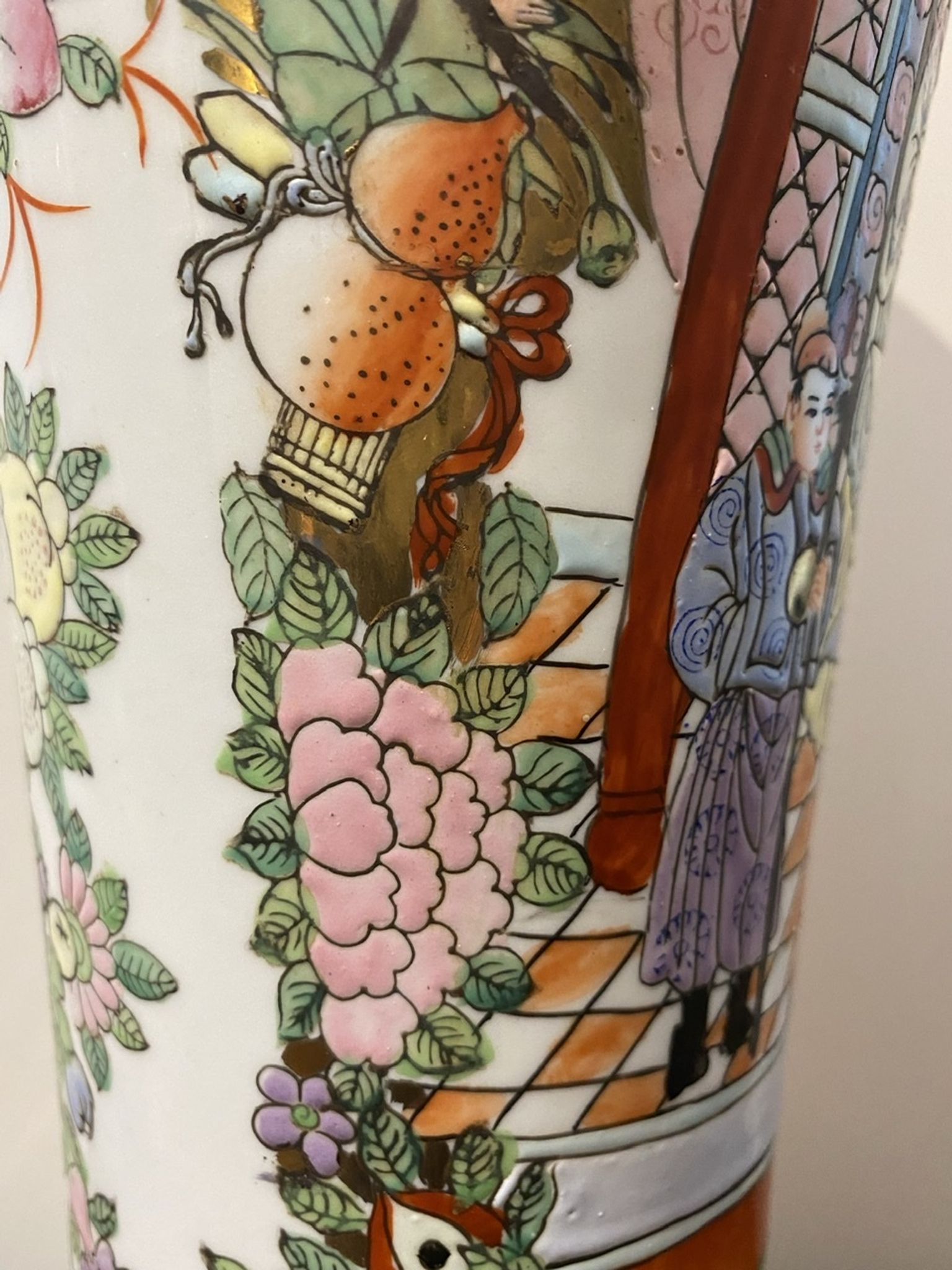 Vase en porcelaine émaillé XX siècle