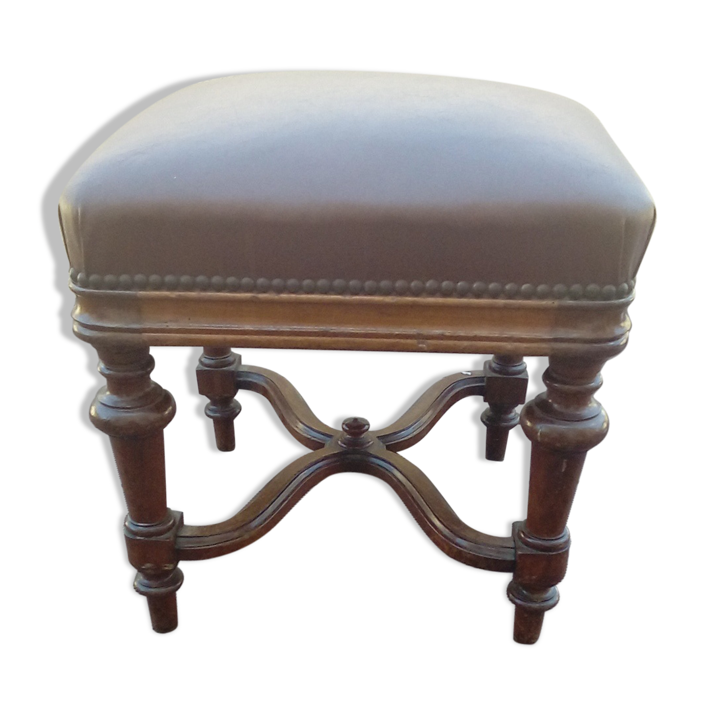 Former stool or footrest