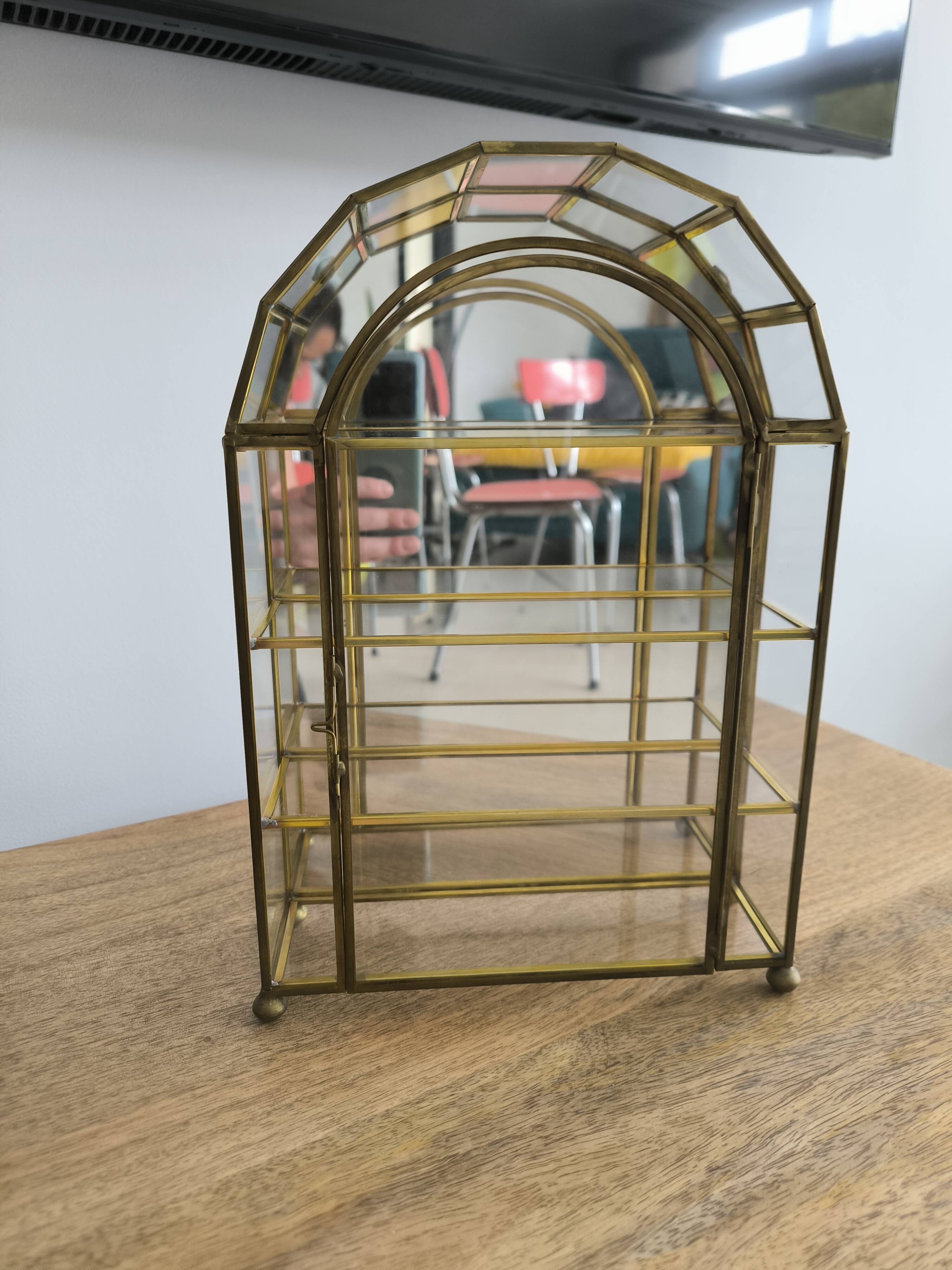 Showcase for miniature