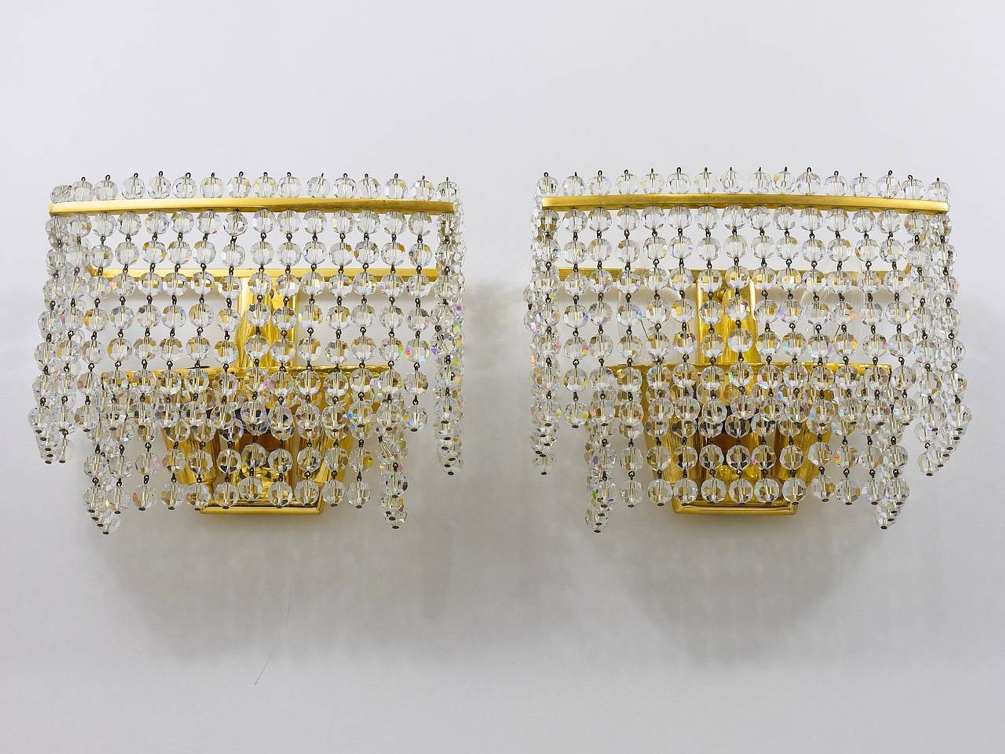 Pair of square wall sconces in gilded brass with hand-cut crystals, 1970s.