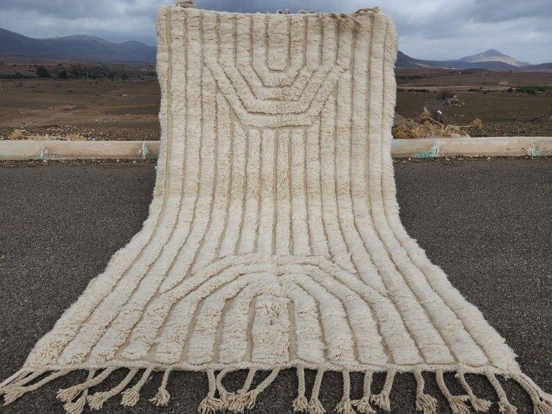 Handmade pure wool rug, size 150 x 250 cm.
