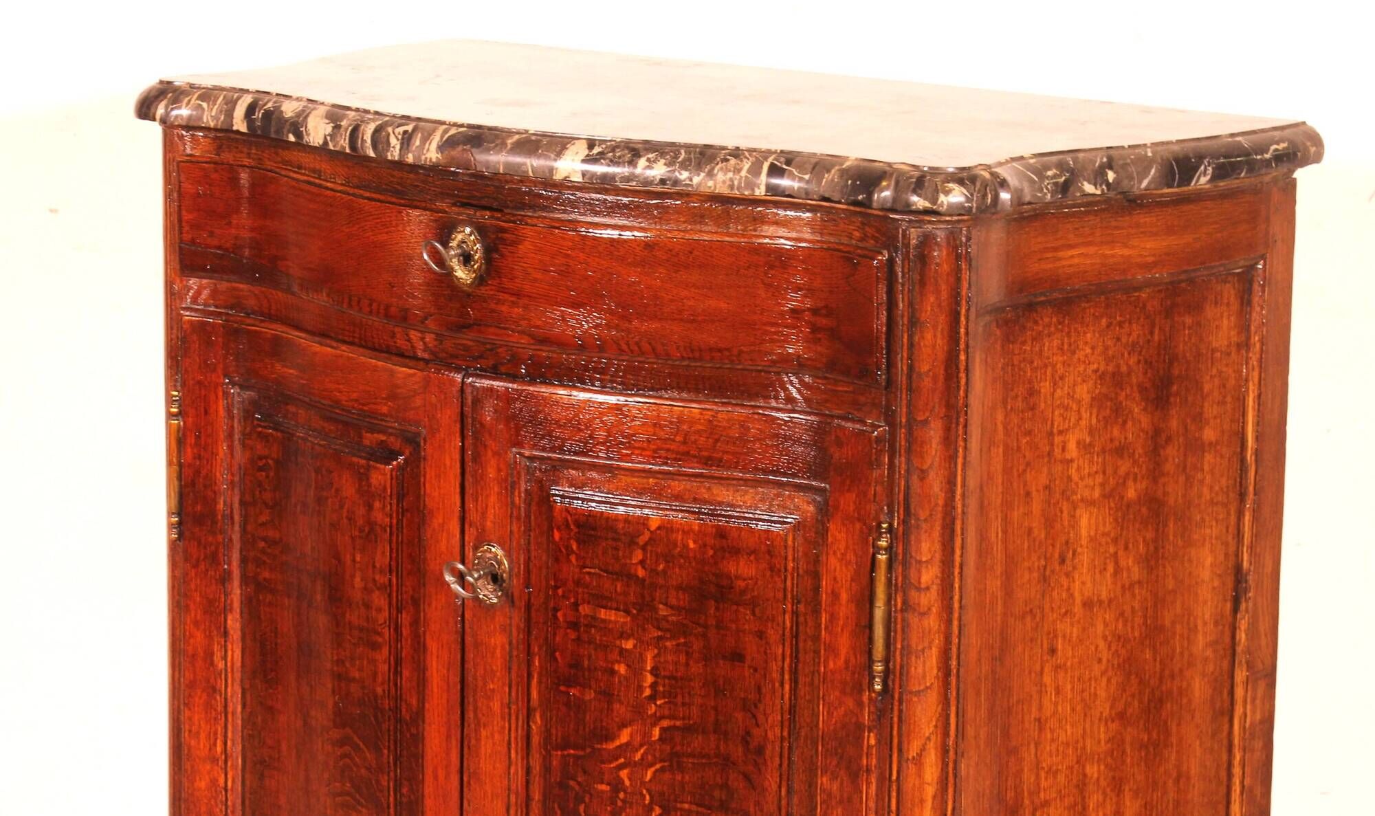 Superb Louis XV style buffet from the 18th century in oak.