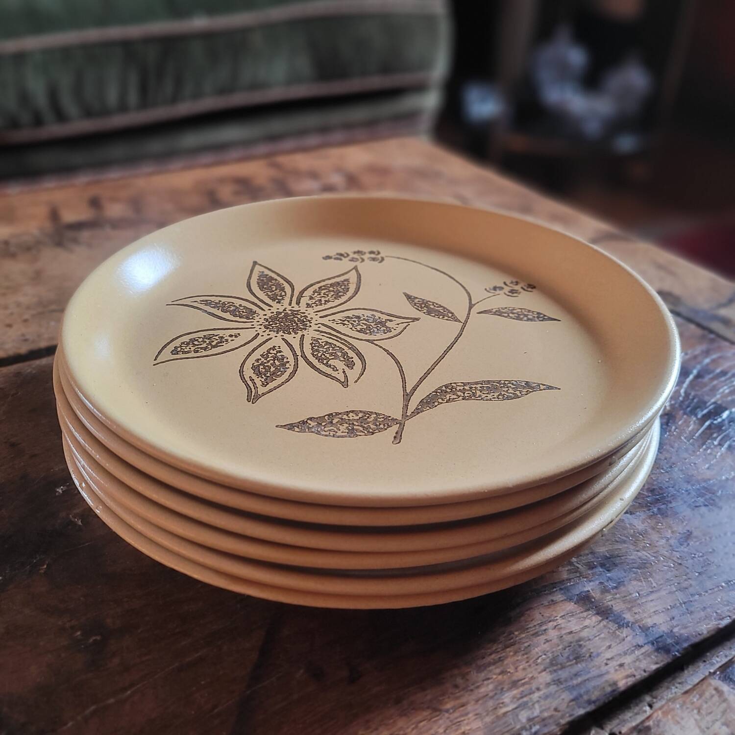Flat stoneware plates with floral decoration – France – 1970s