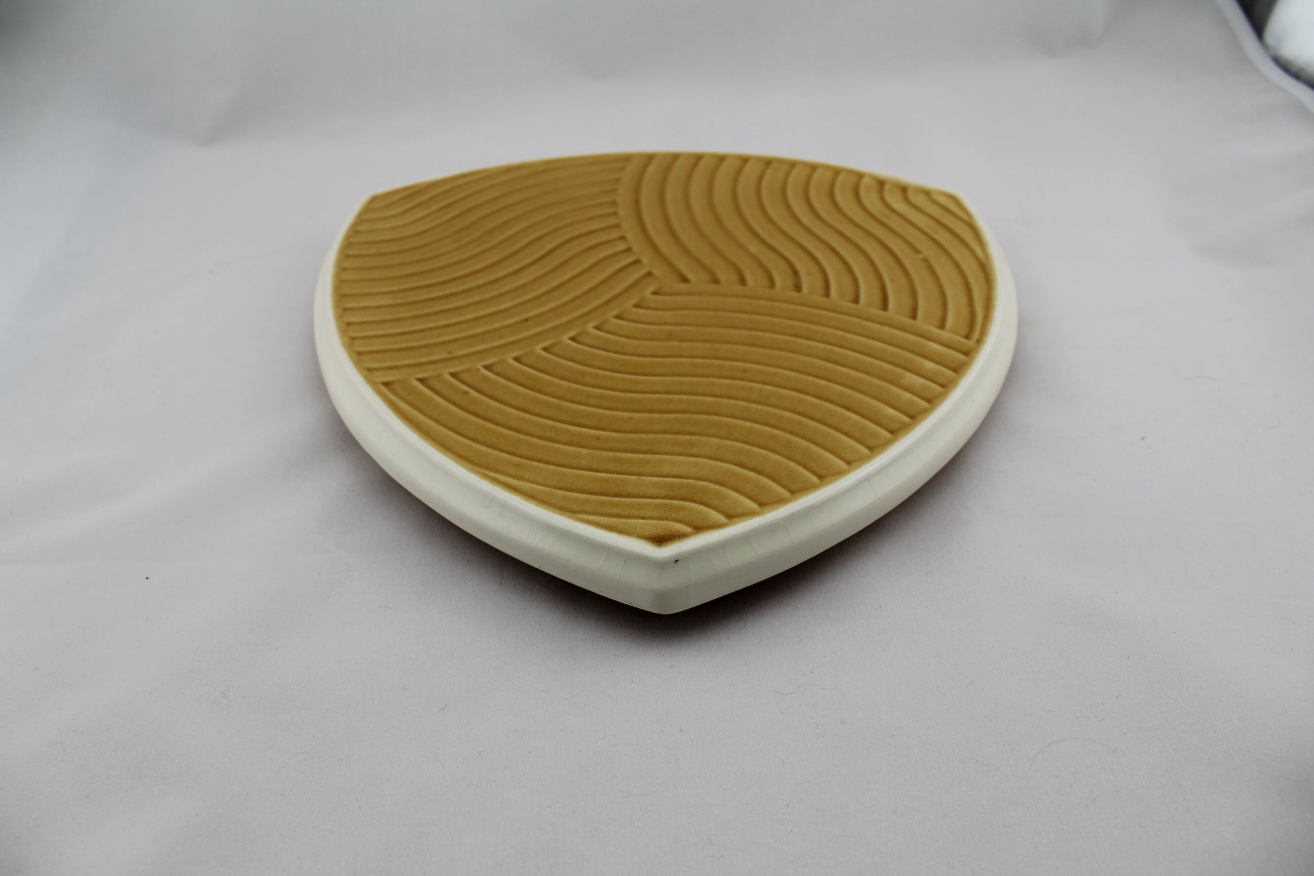 Table mat sarreguemines yellow ceramic, triangle