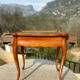 Petite table volante de style Louis XV Époque XX eme siècle