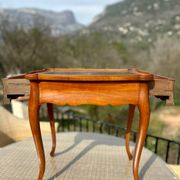 Small flying table in Louis XV style, 20th century.