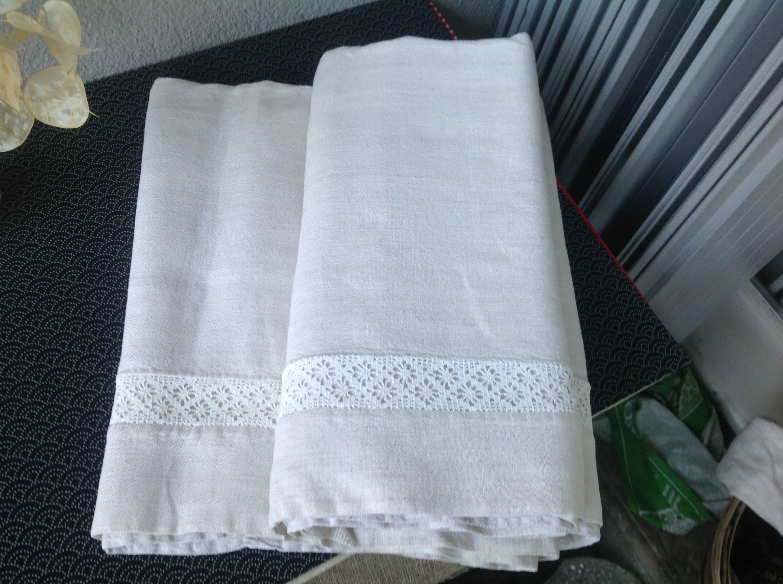 Lin sheet, embroidered and hand crocheted - 200 x 260 cm