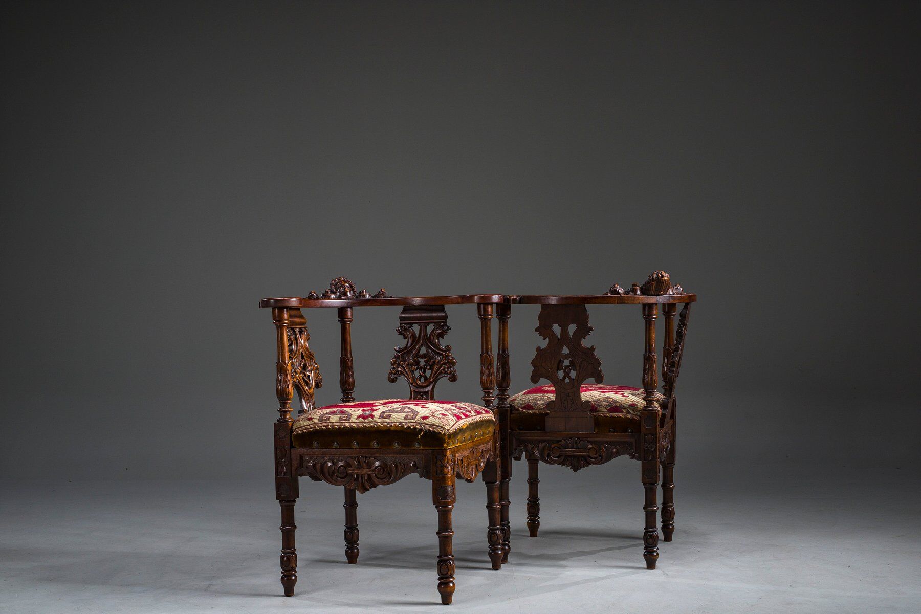 19th century Italian Renaissance style carved walnut corner chairs, set of 2
