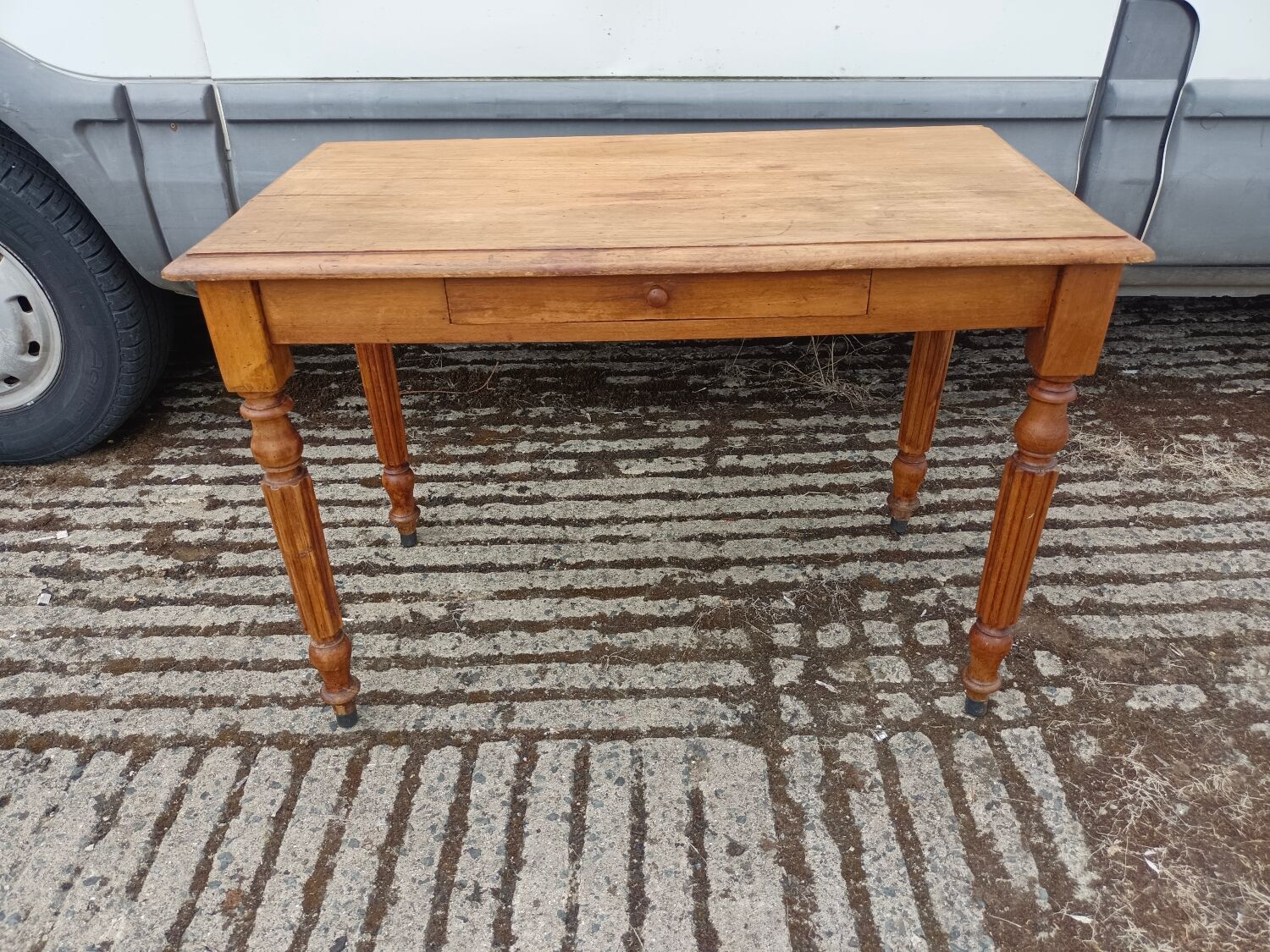 Table bureau
