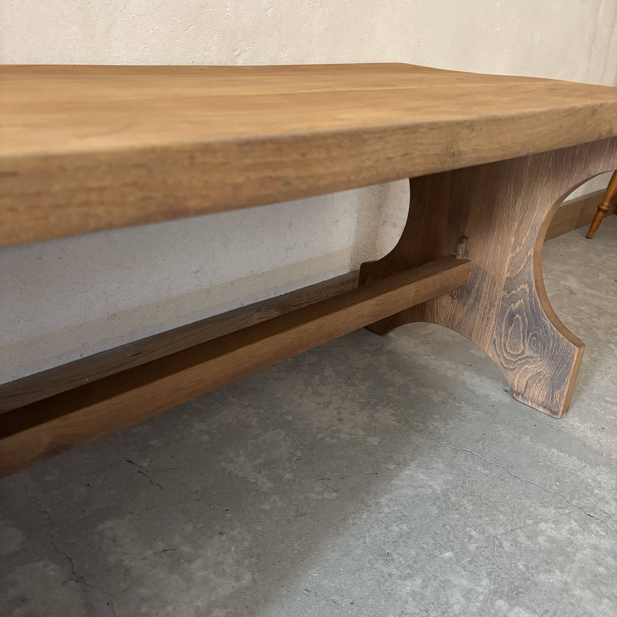 Table basse en chêne brut