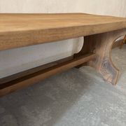 Table basse en chêne brut