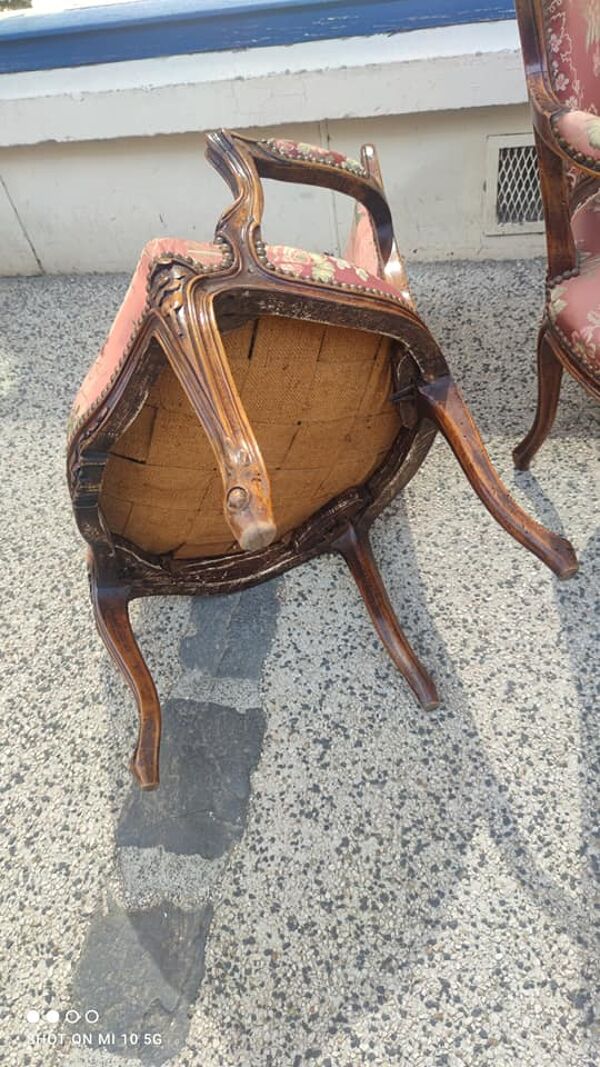 Paire de fauteuils cabriolets de style louis xv