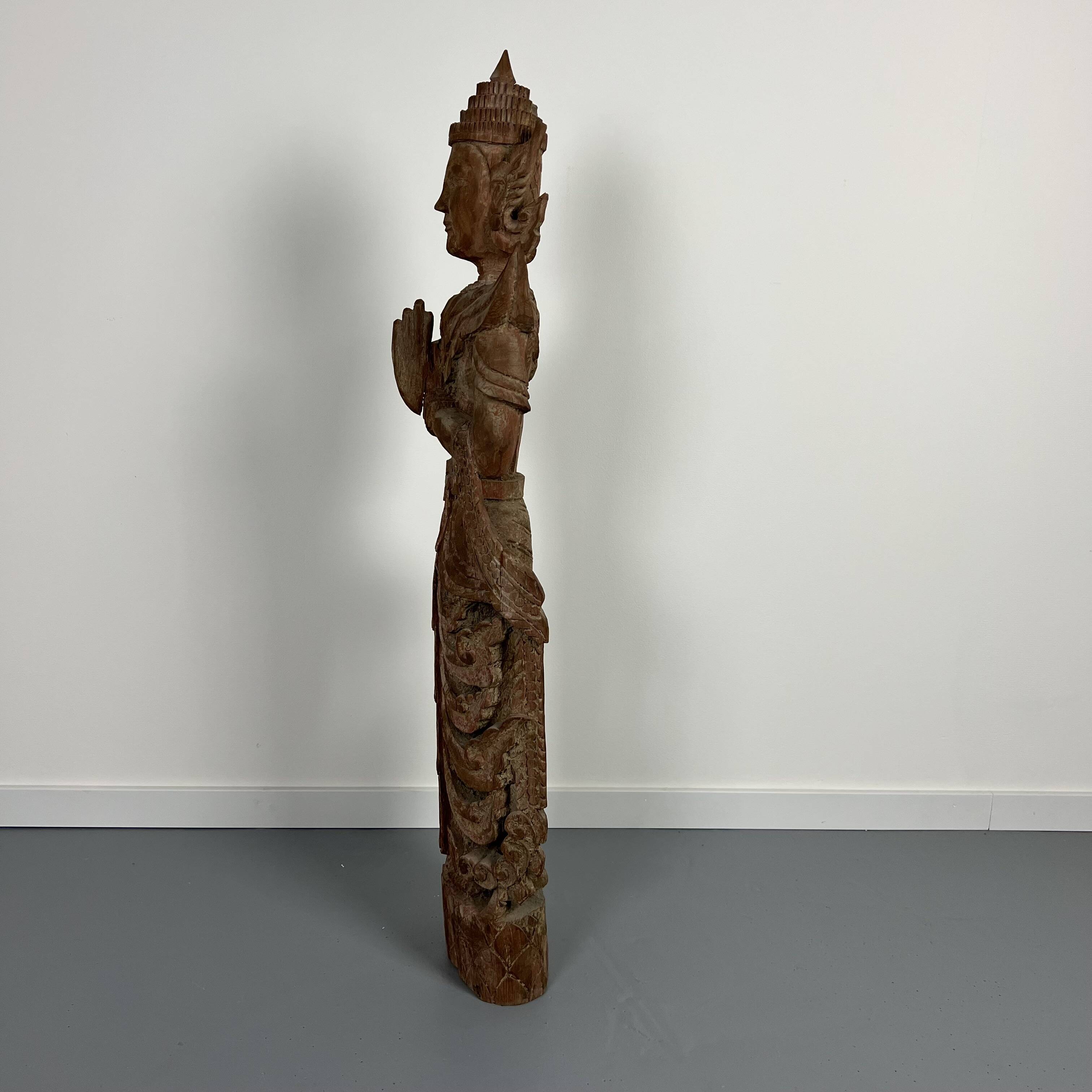 Grande statuette de kinaree, adorant, devi en bois sculpté. Thailande