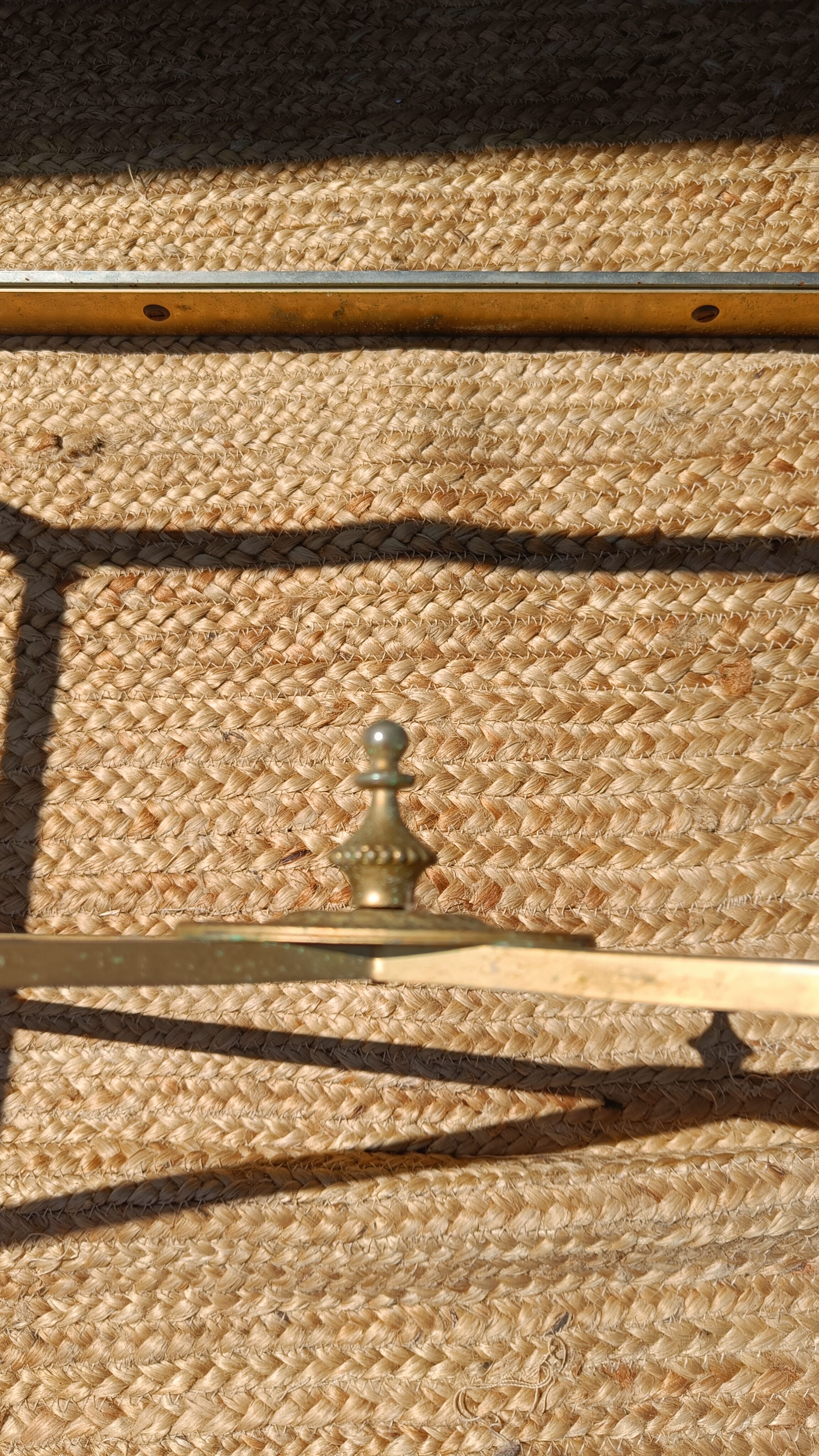 Table basse en marbre et laiton, style Maison Jansen, années 1970