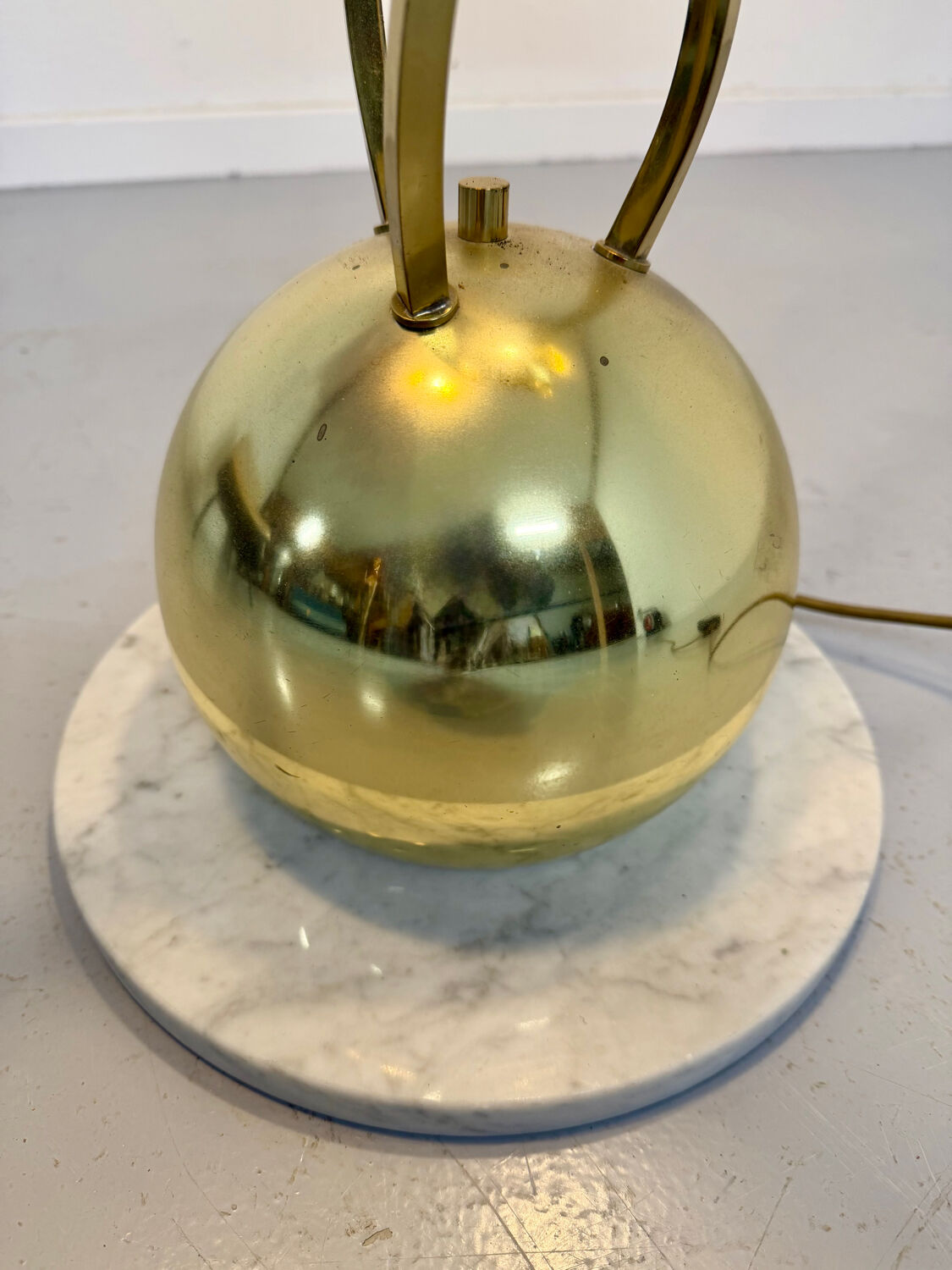 Rhubarb leaf floor lamp brass design Tomaso Barbi Italy an70