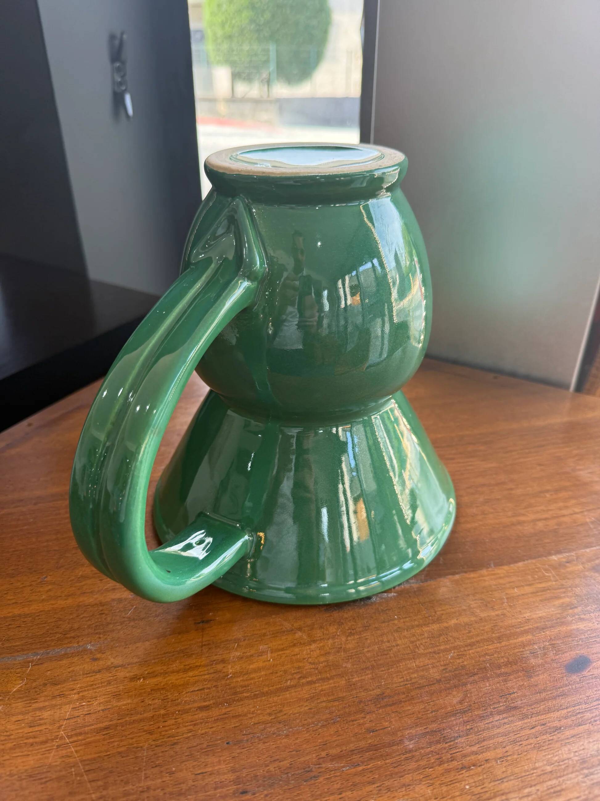 Pichet, pot à eau en faïence émaillée verte – HB Quimper, période art déco