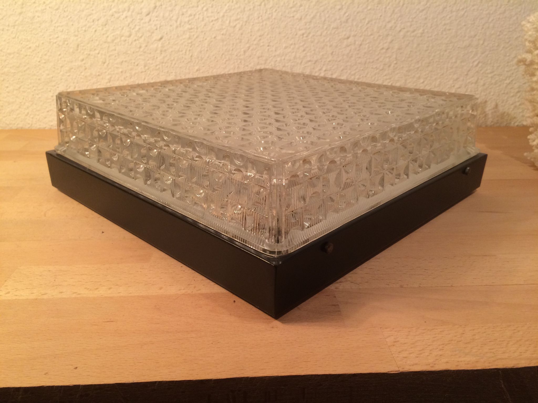 Applique Holophane carrée 31 cm verre ciselé années 50, plafonnier