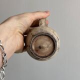 Petite tasse ancienne en terre cuite