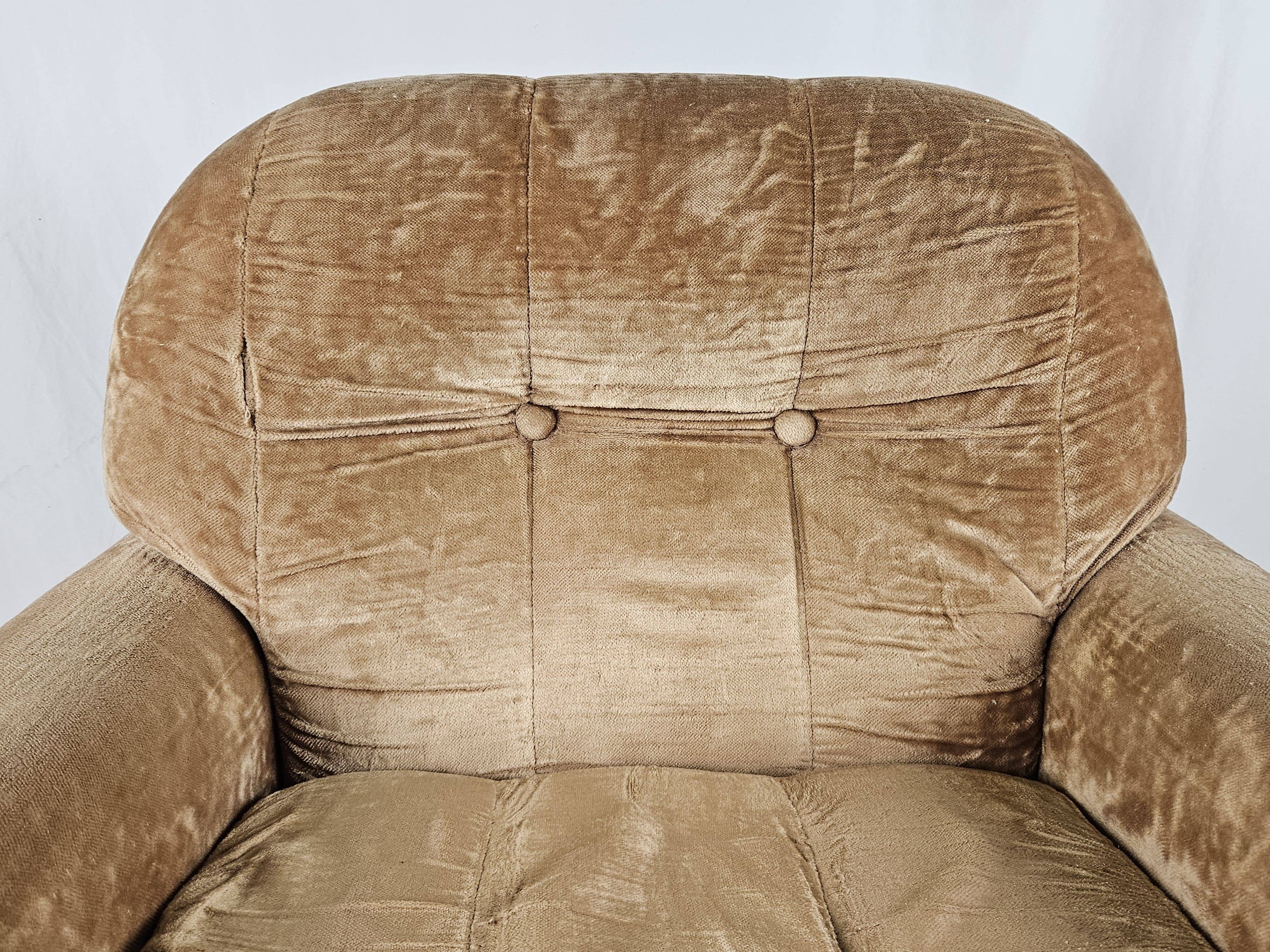 Fauteuil années 70 en tissu et acier