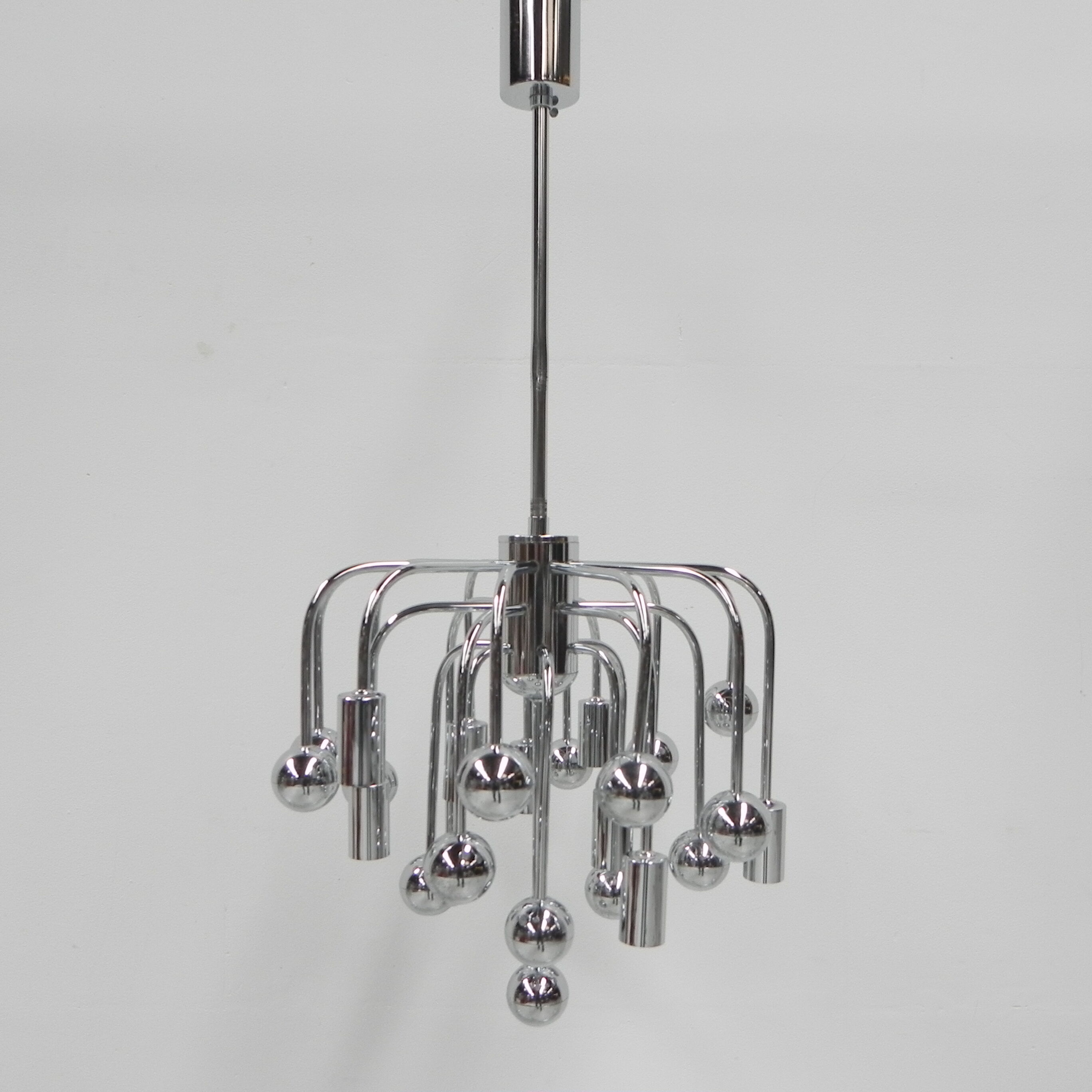 Suspension Spoutnik vintage avec 9 points lumineux et 16 globes chromés