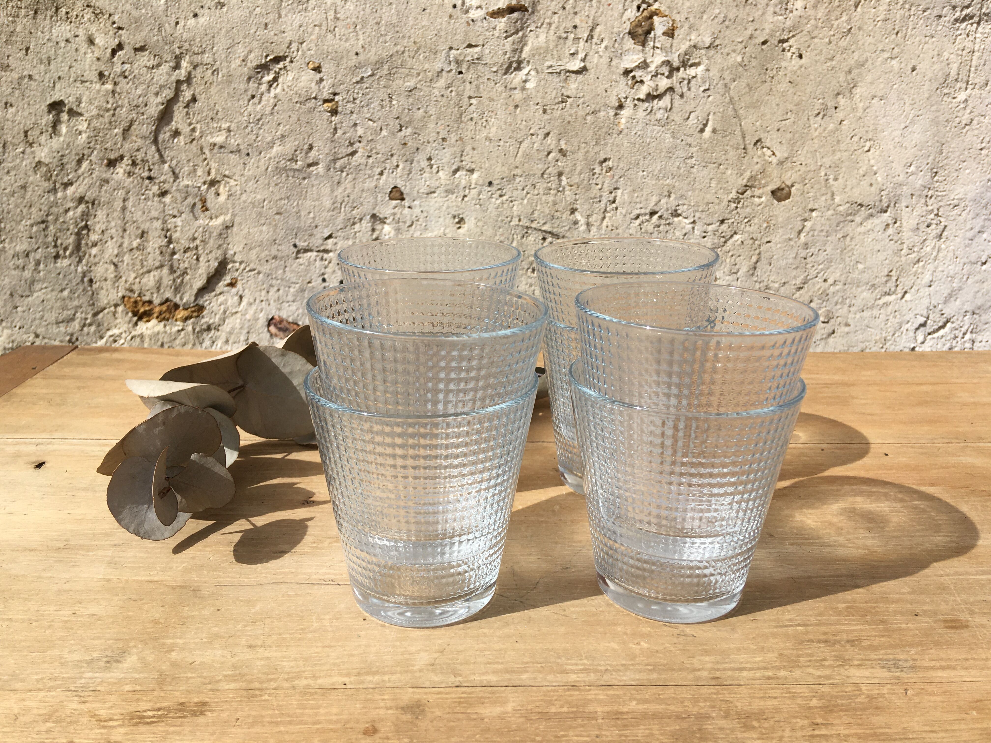 8 water glasses