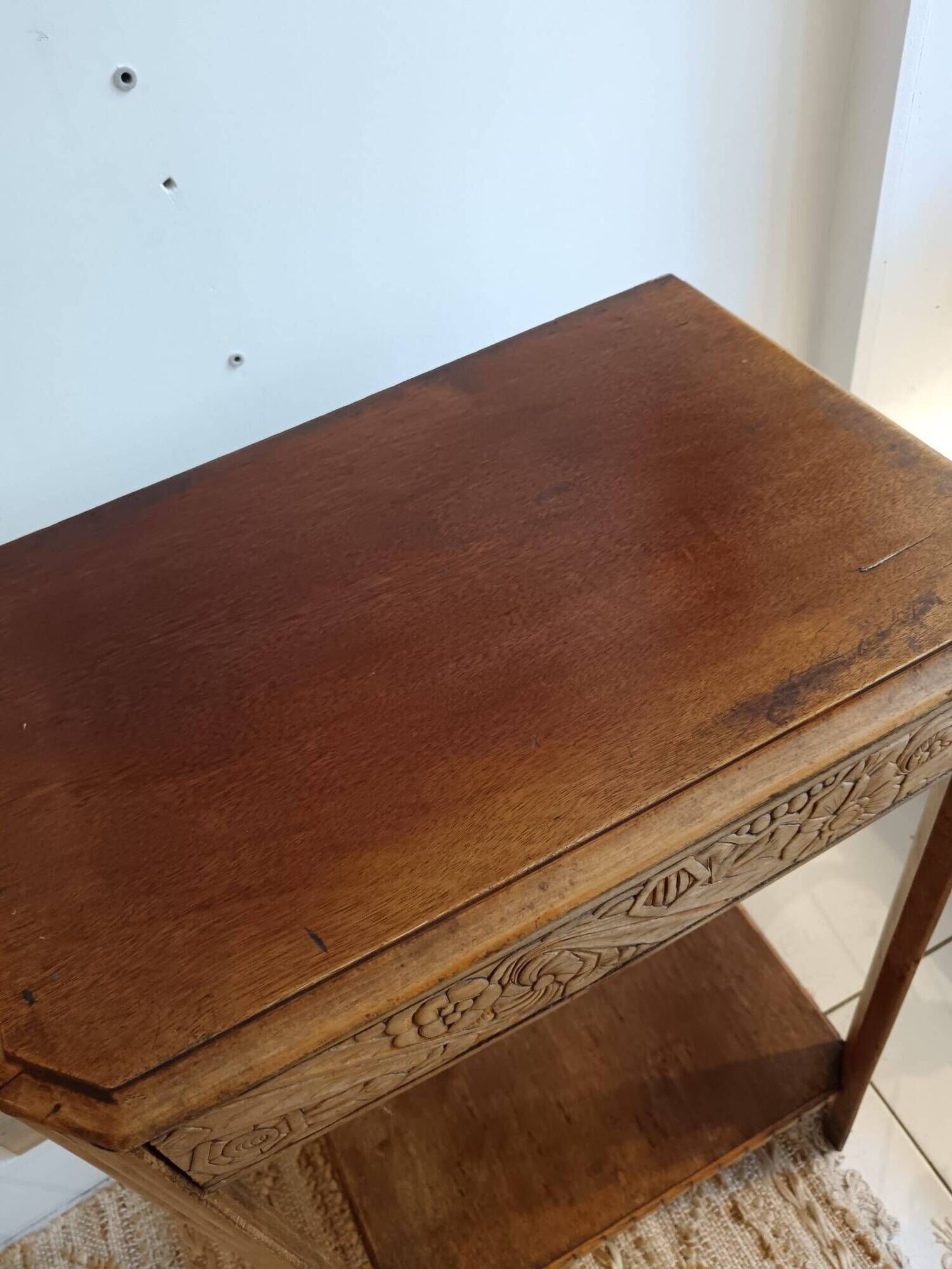 Console 1930s with floral carved motifs