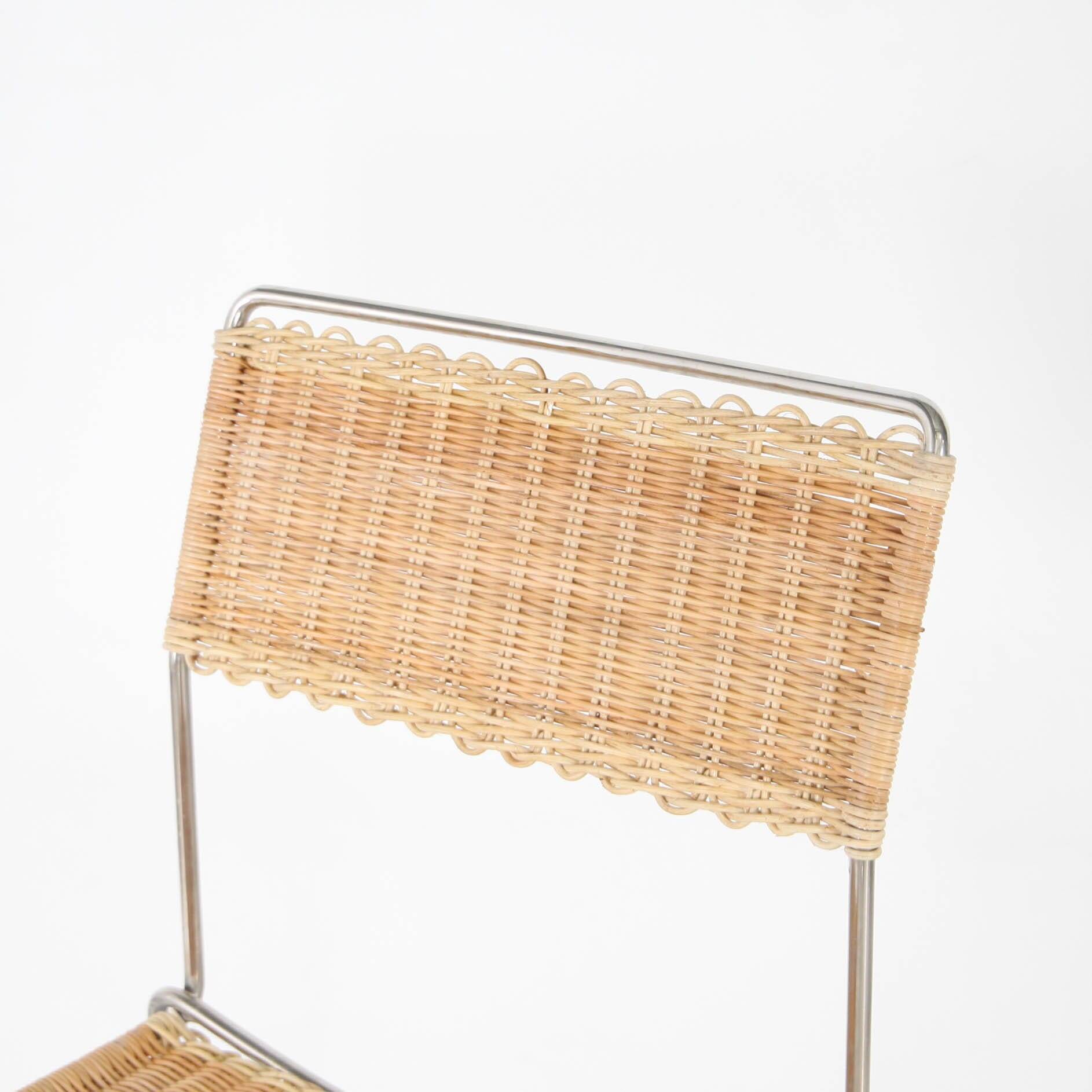 Suite de 4 chaises en osier et chrome