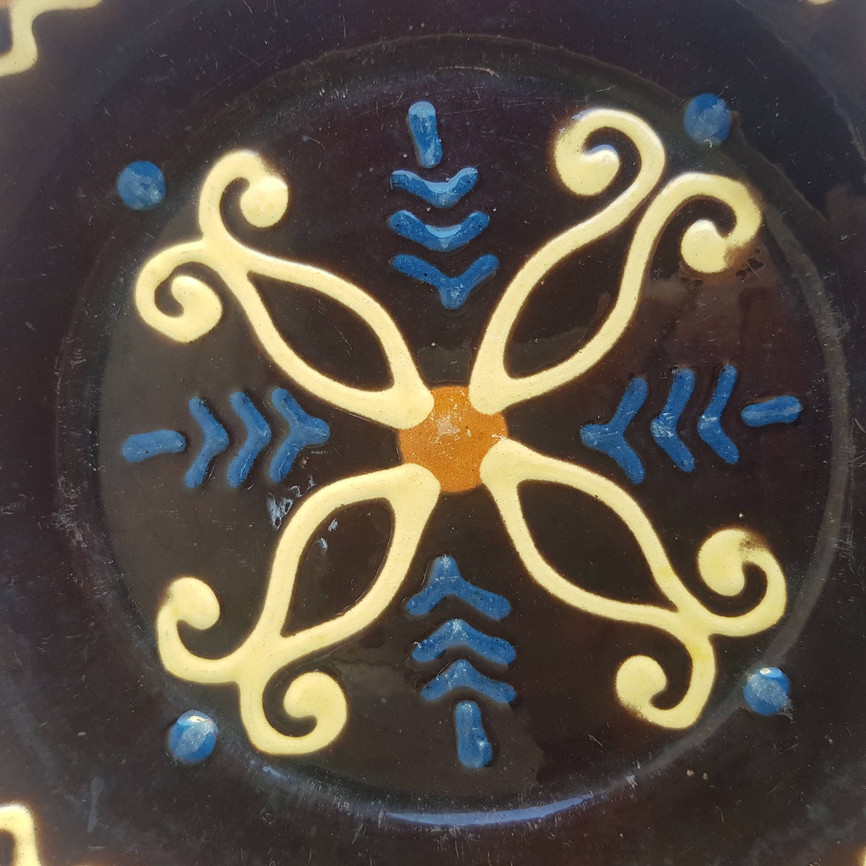 Old bioT plate in glazed terracotta