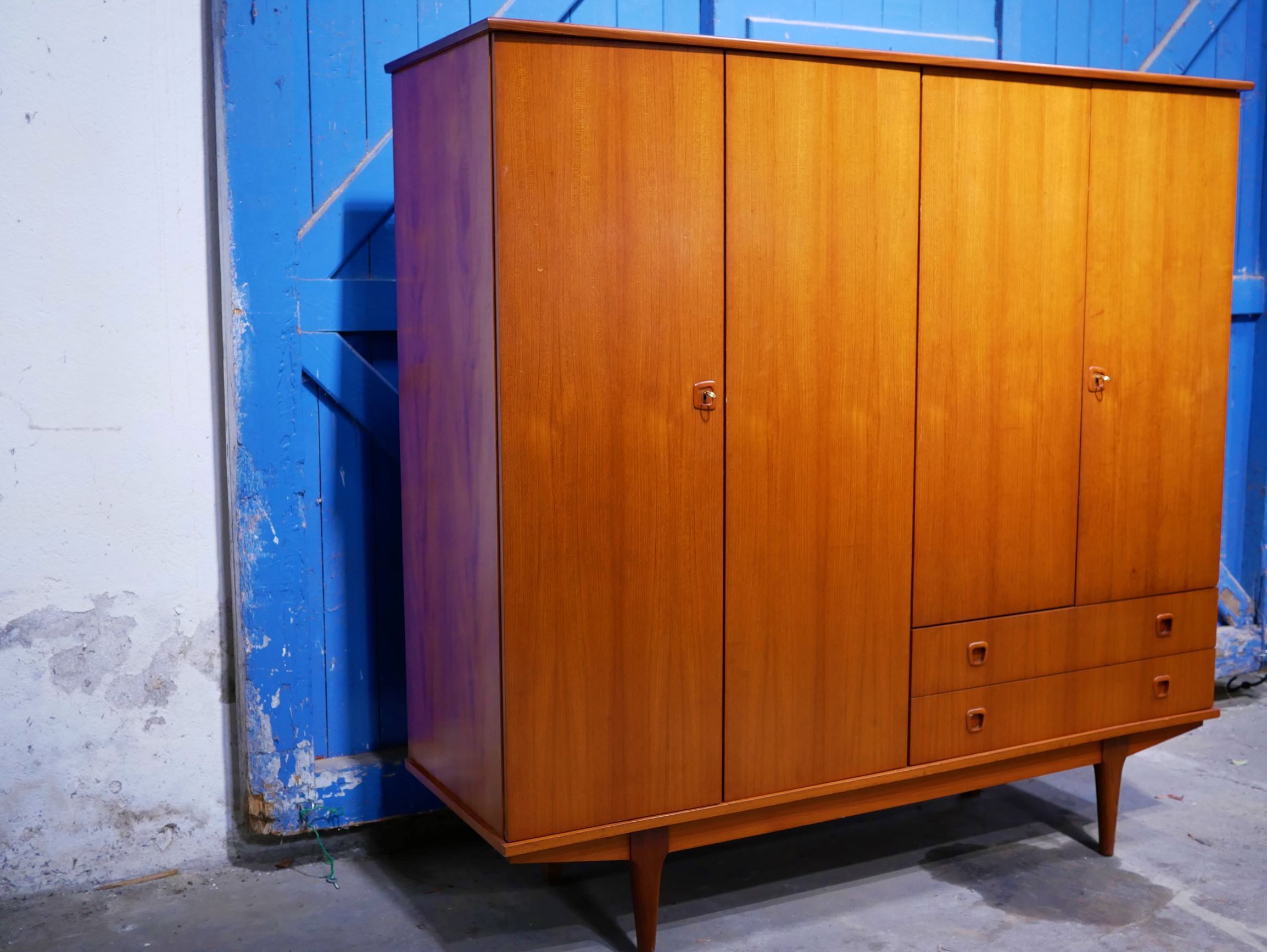 Vintage teak Cabinet
