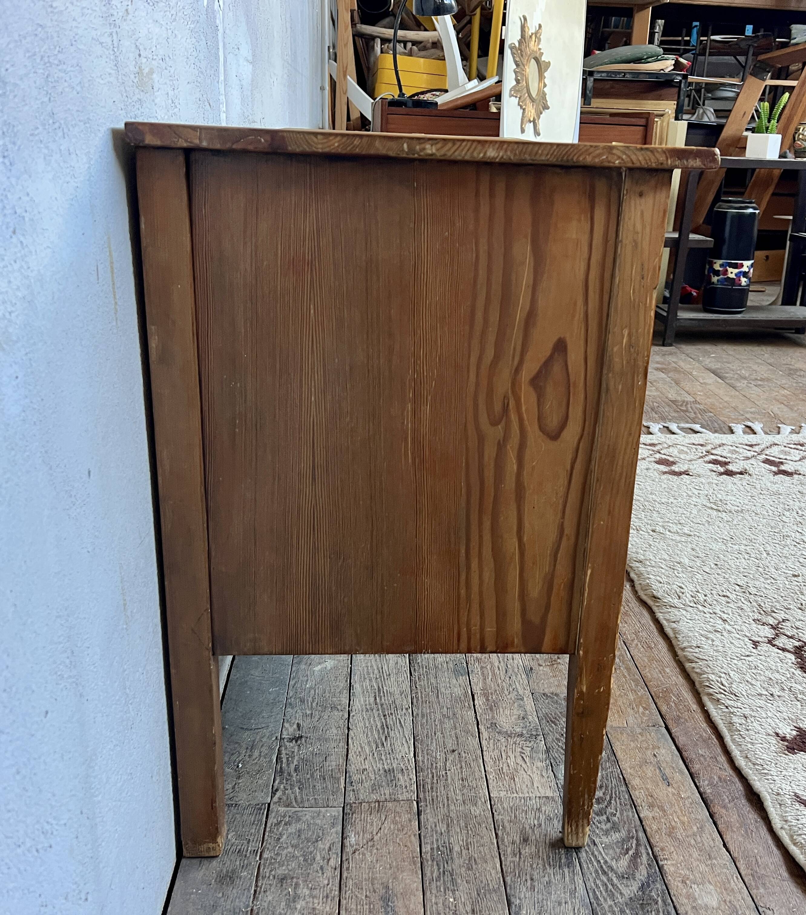 Vintage TV unit in pine with a Scandinavian look.