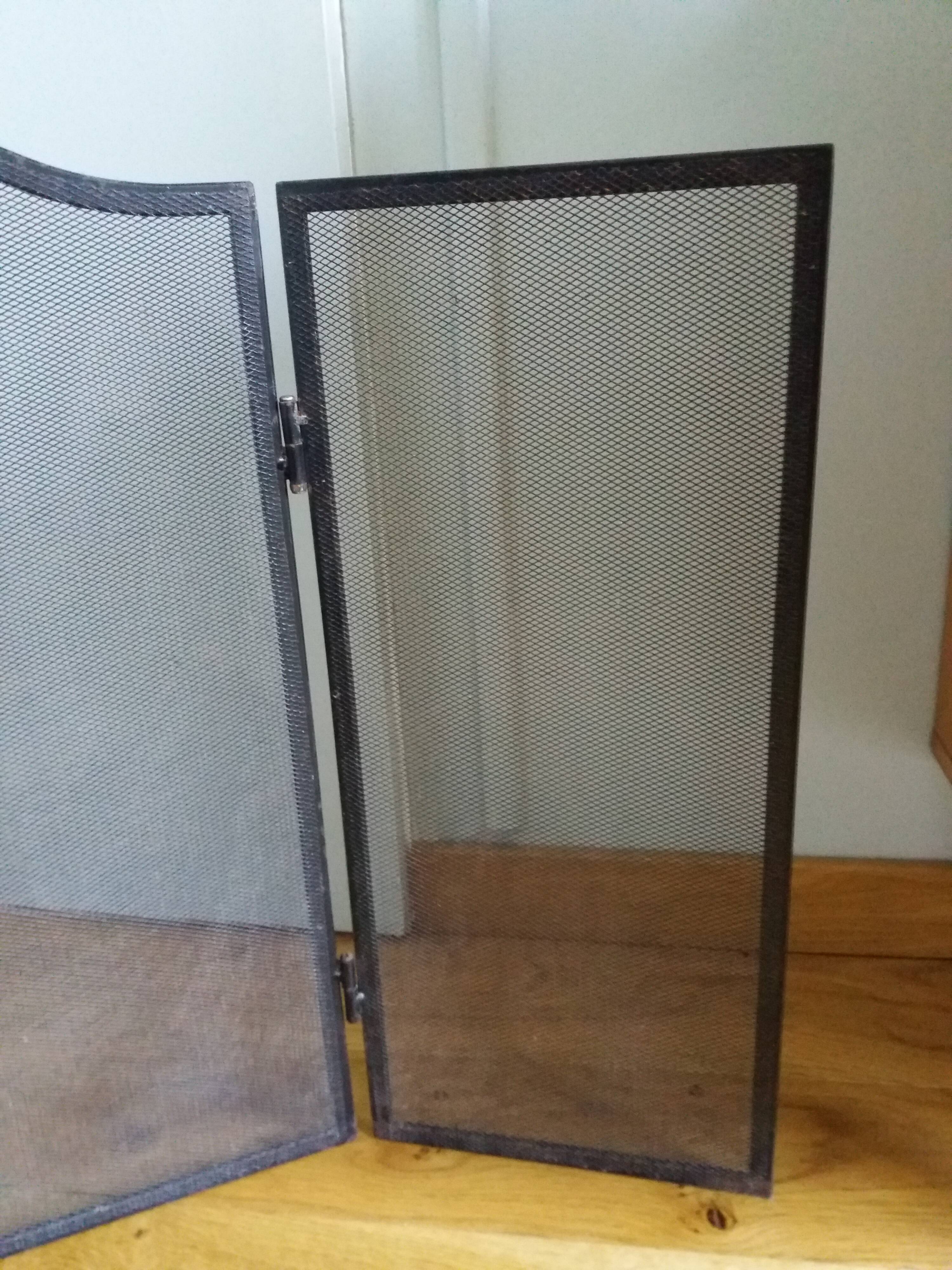 Fire screen chimney grille