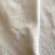 Drap en fil de lin 19e brodé de pois monogramme AB lettres anglaises