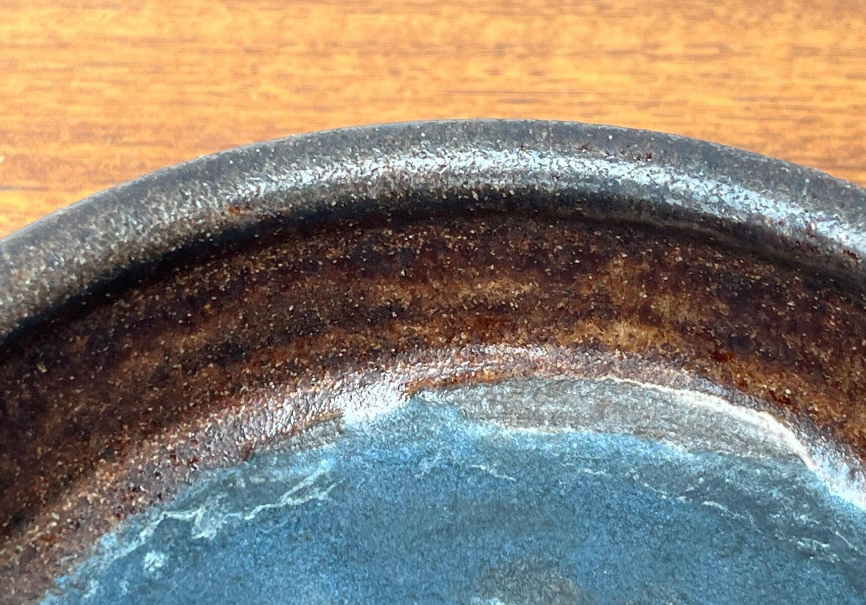 Mid-century German studio pottery bowl by Volker Ellwanger, 1960s.
