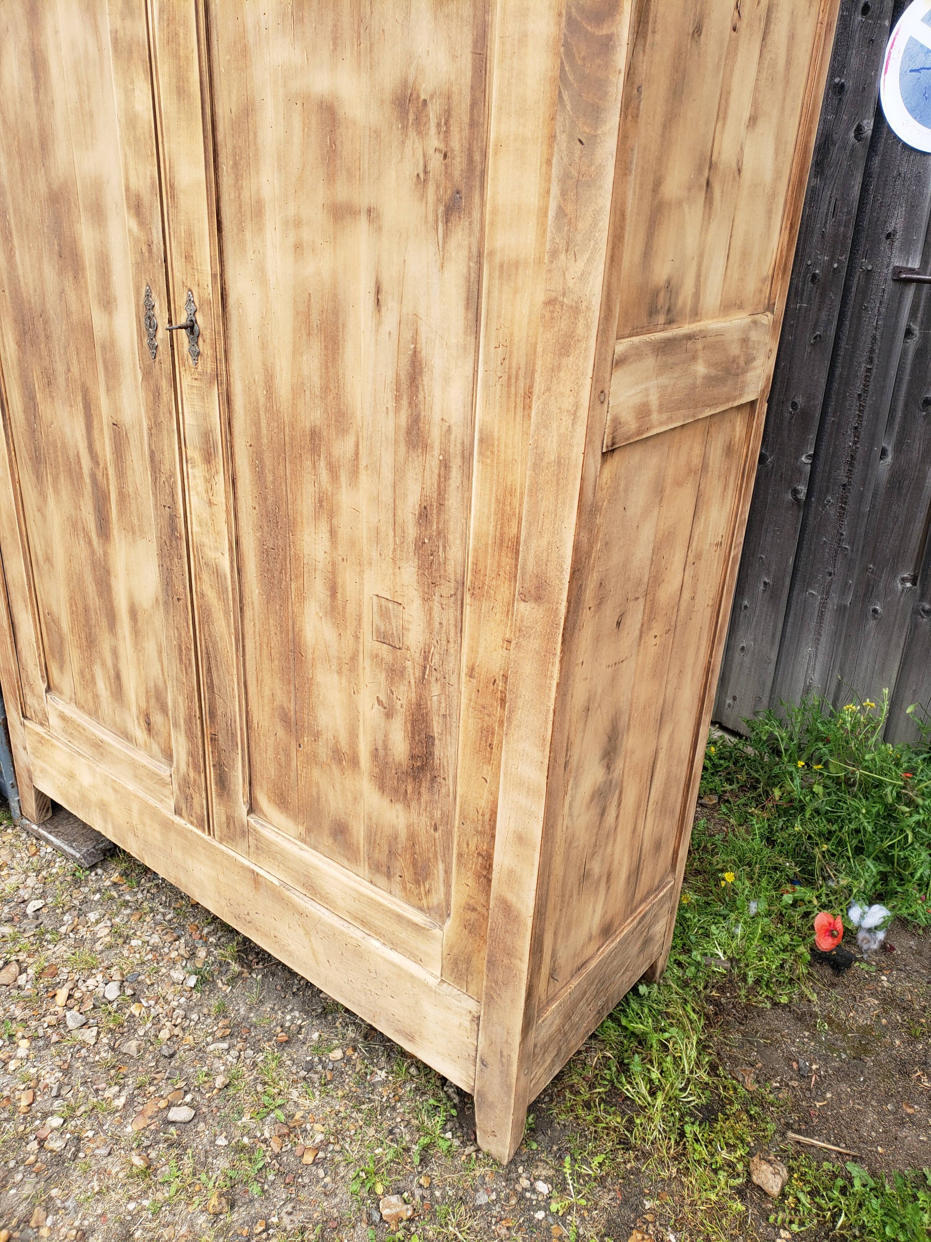 Parisian wardrobe wood in the rough "skirts"