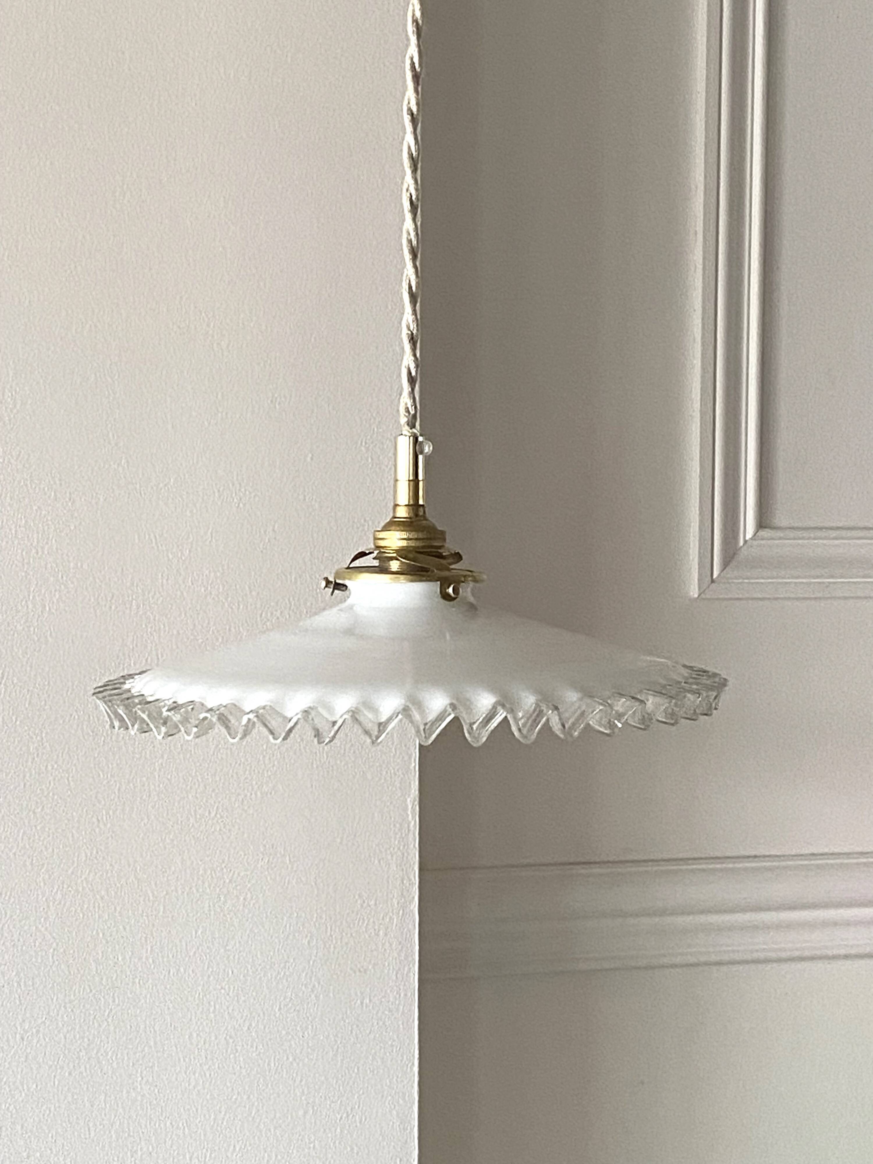 Opaline suspension