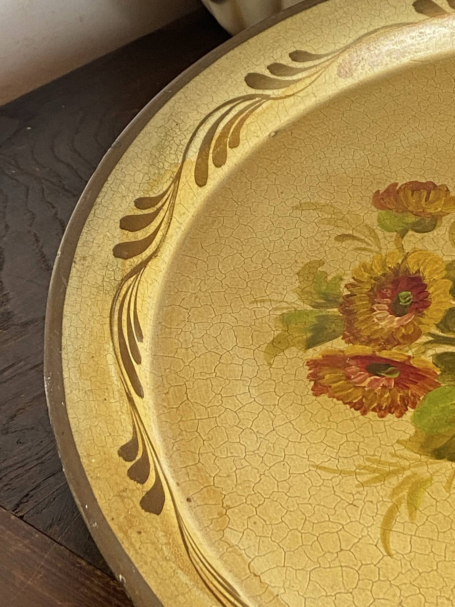 Round painted tin tray, Napoleon III