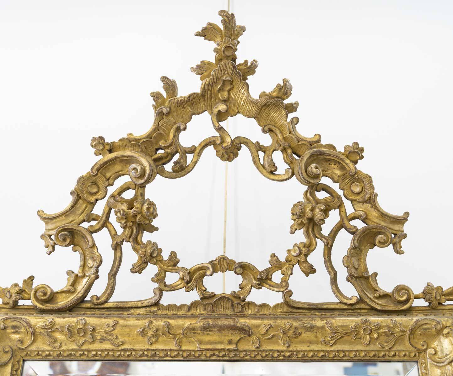19th century Italian mirror in carved gilded wood
