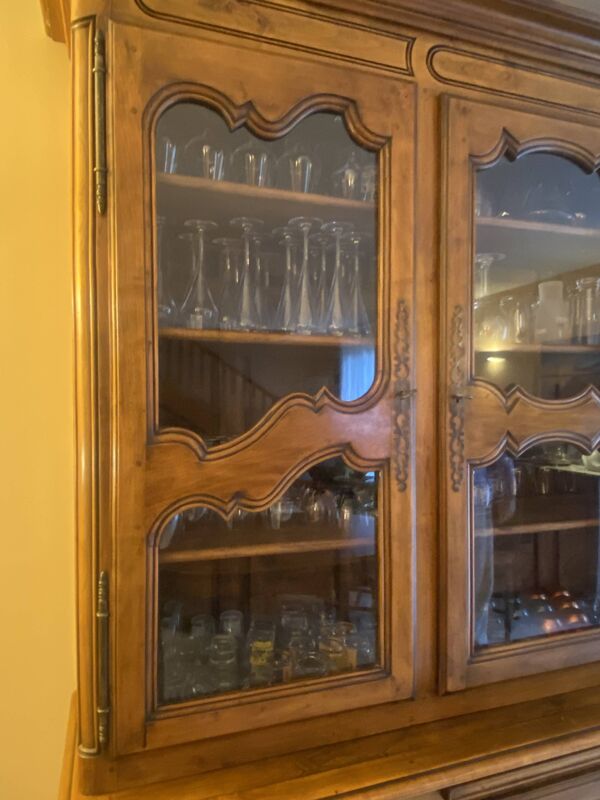 Bibliothèque en merisier massif style Louis xv