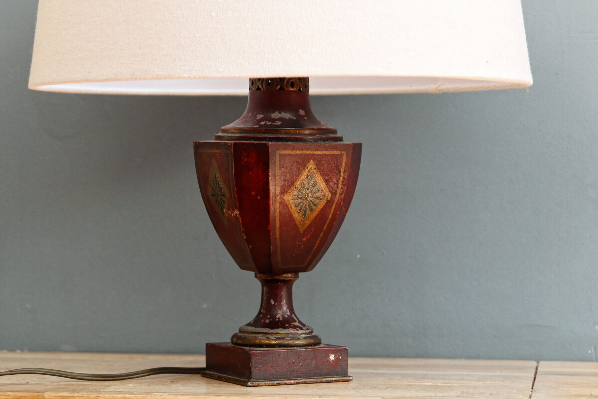 Pied de lampe en tôle peinte