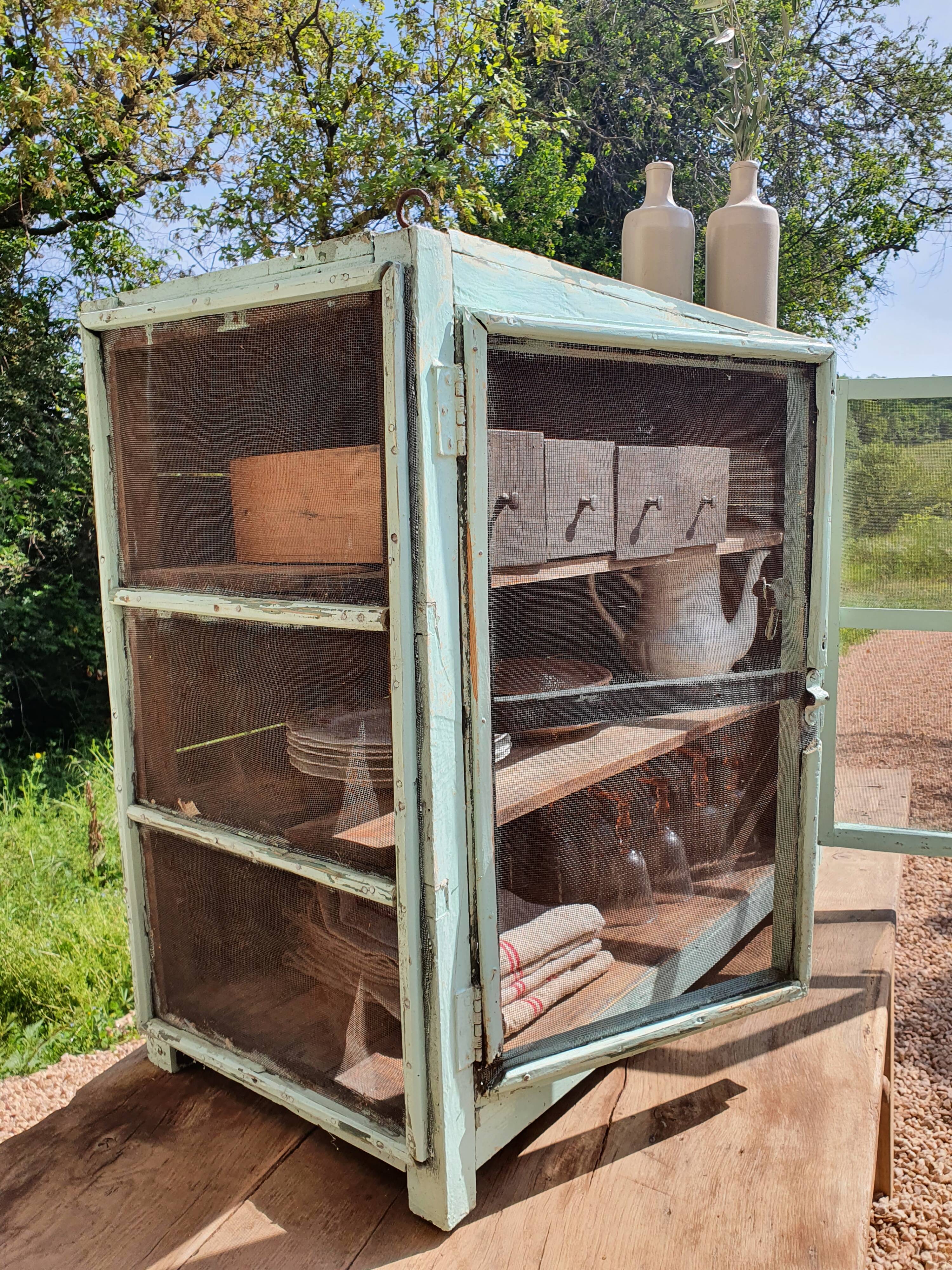 Meuble garde-manger