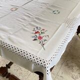Embroidered tablecloth and 12 vintage napkins